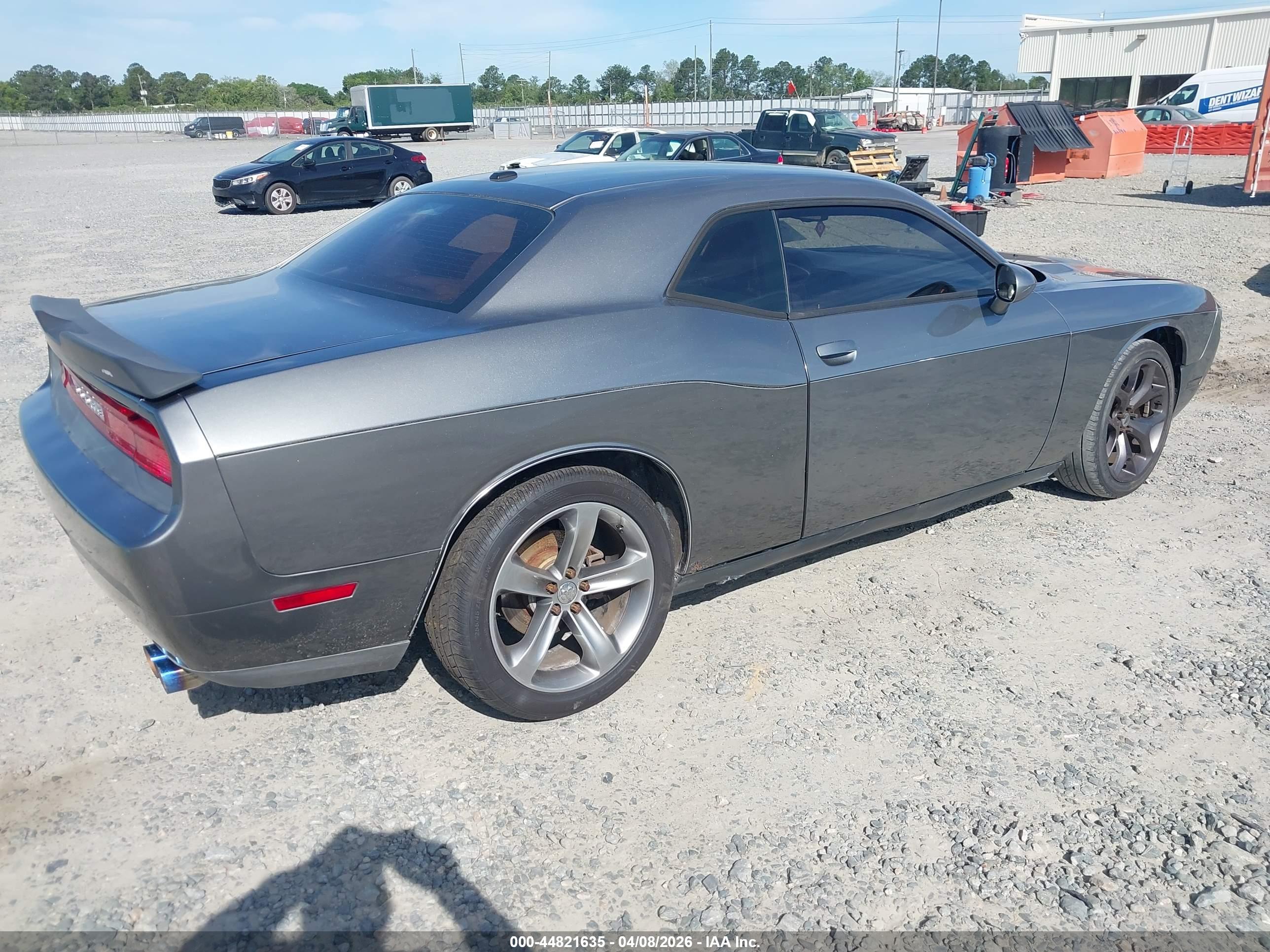 DODGE CHALLENGER image 4