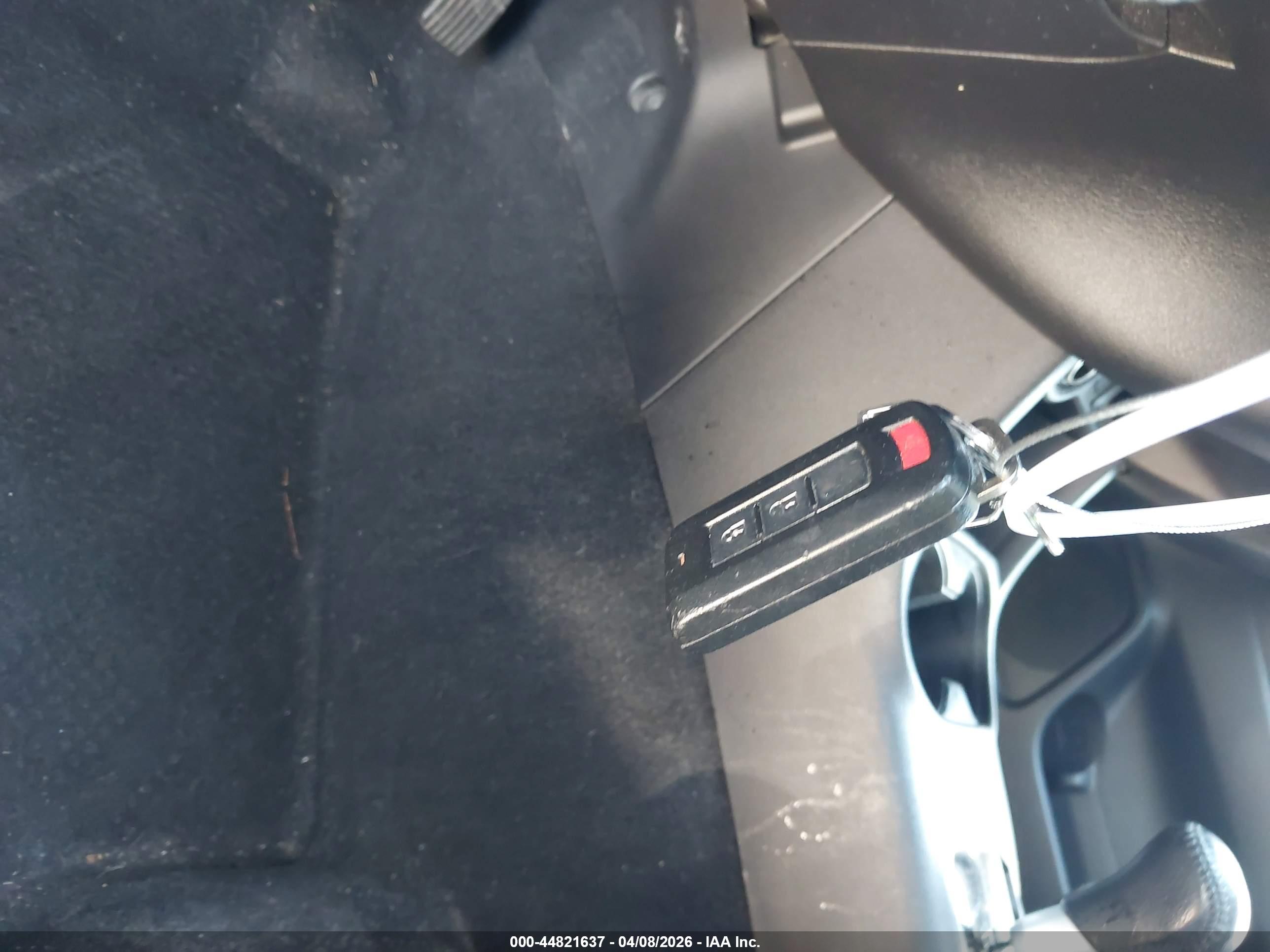 MITSUBISHI OUTLANDER image 11