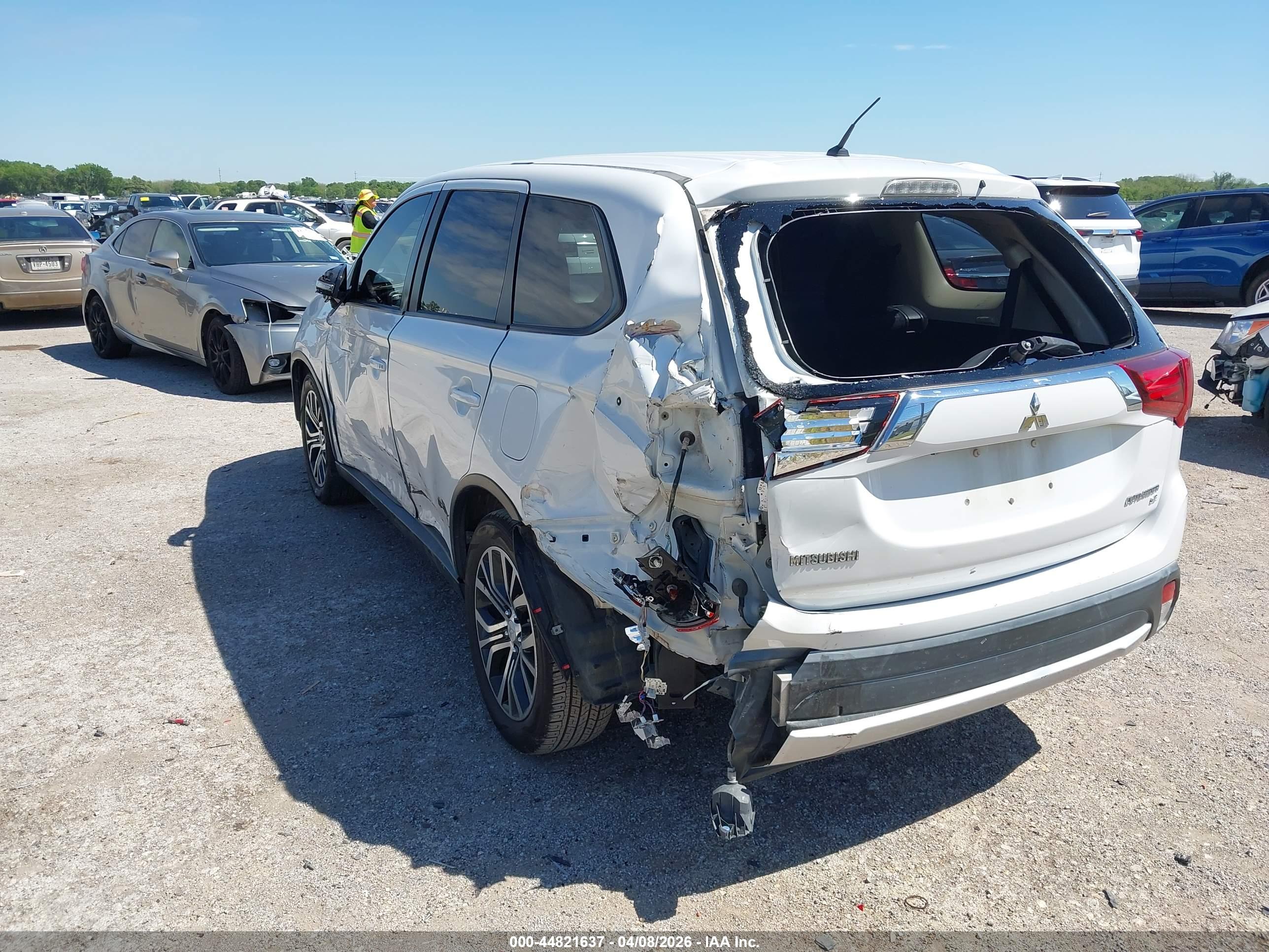 MITSUBISHI OUTLANDER image 3