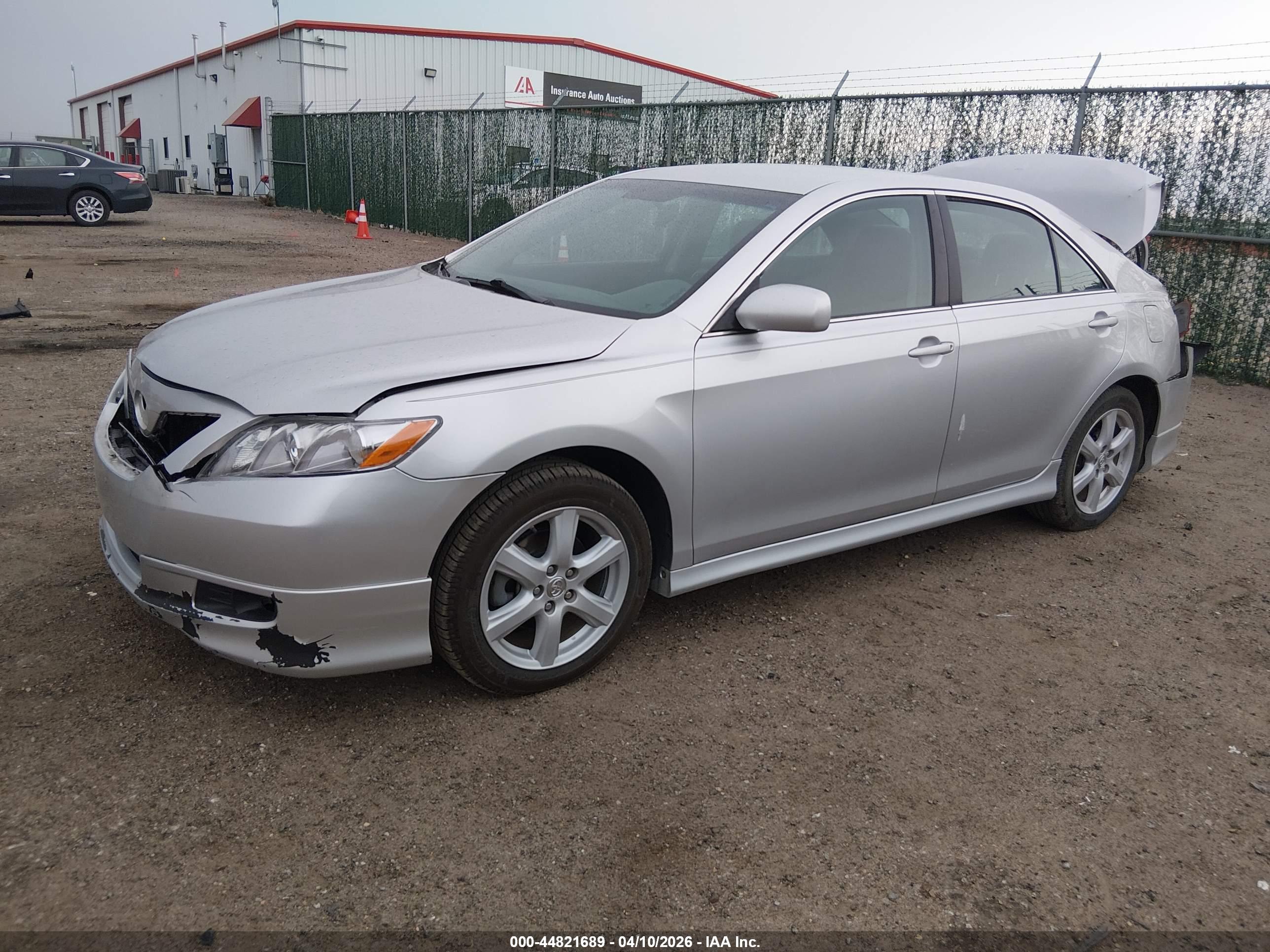 TOYOTA CAMRY image 2