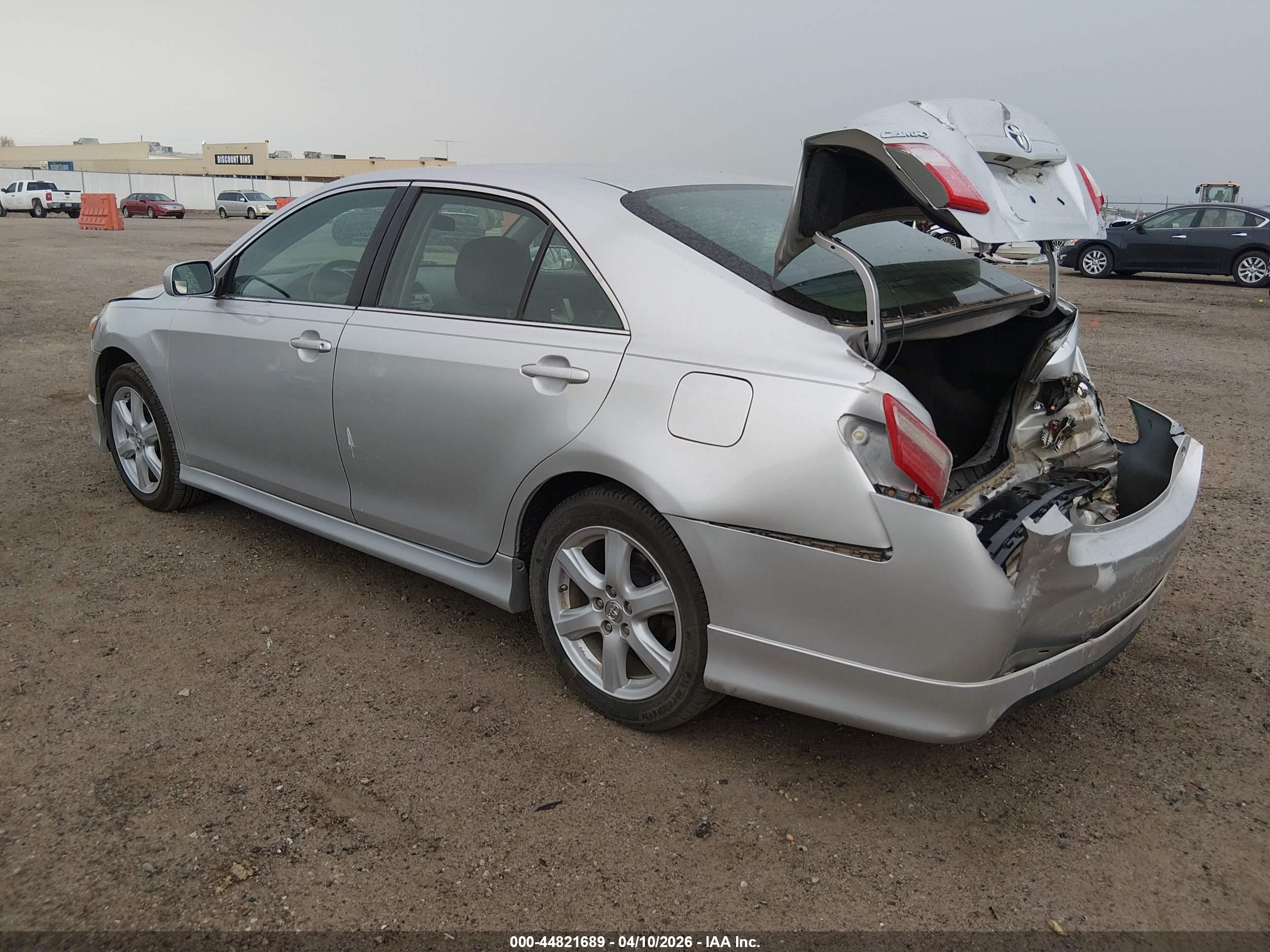 TOYOTA CAMRY image 3
