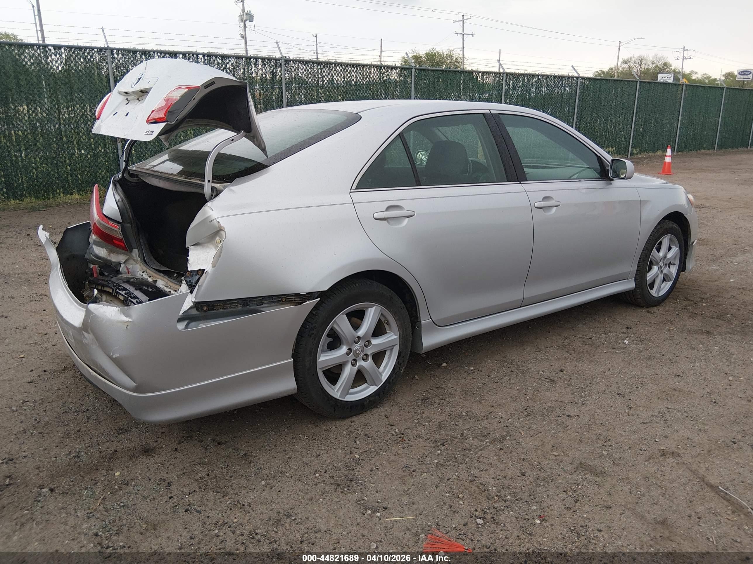 TOYOTA CAMRY image 4