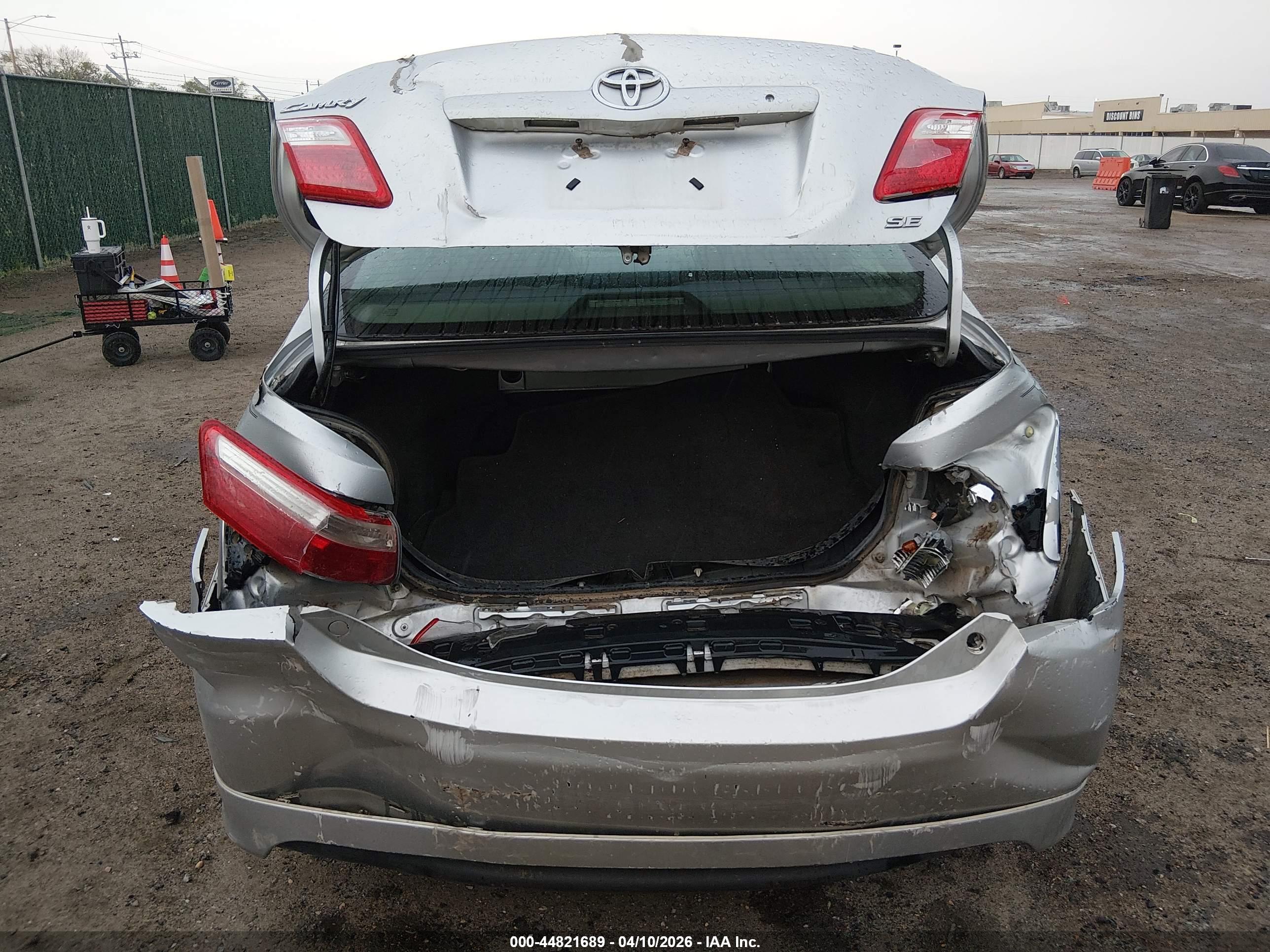 TOYOTA CAMRY image 6