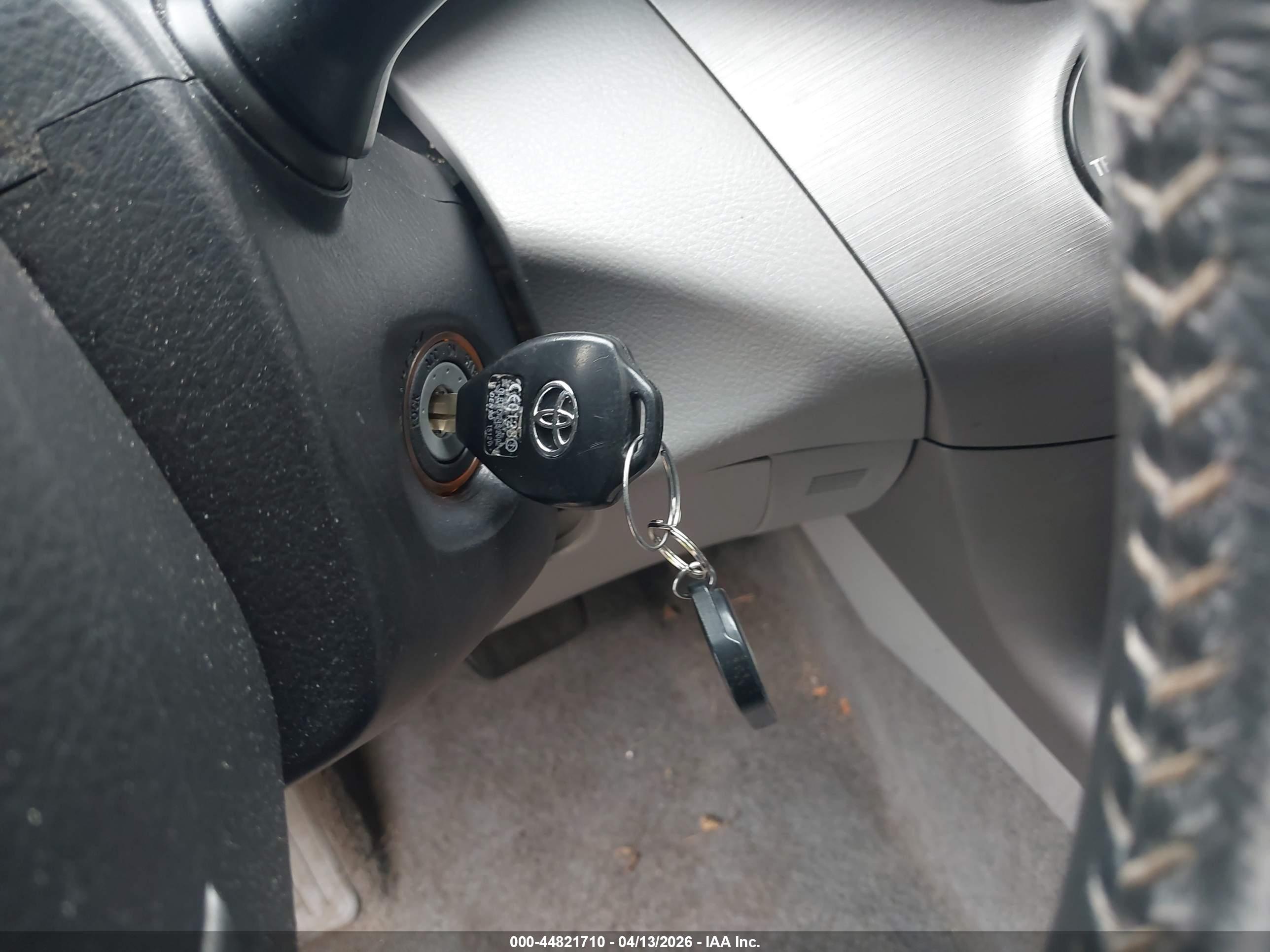 TOYOTA RAV4 image 11