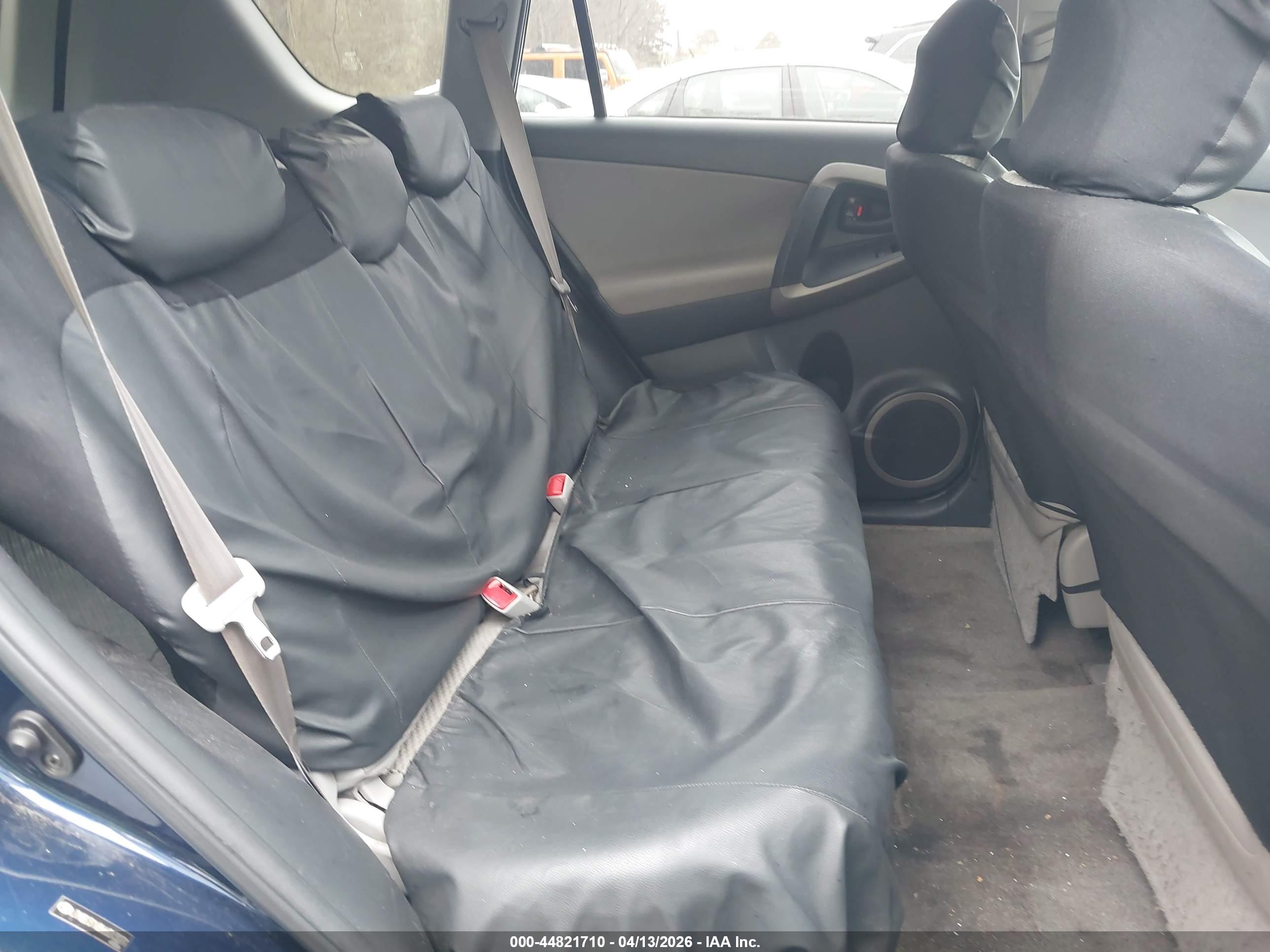 TOYOTA RAV4 image 8