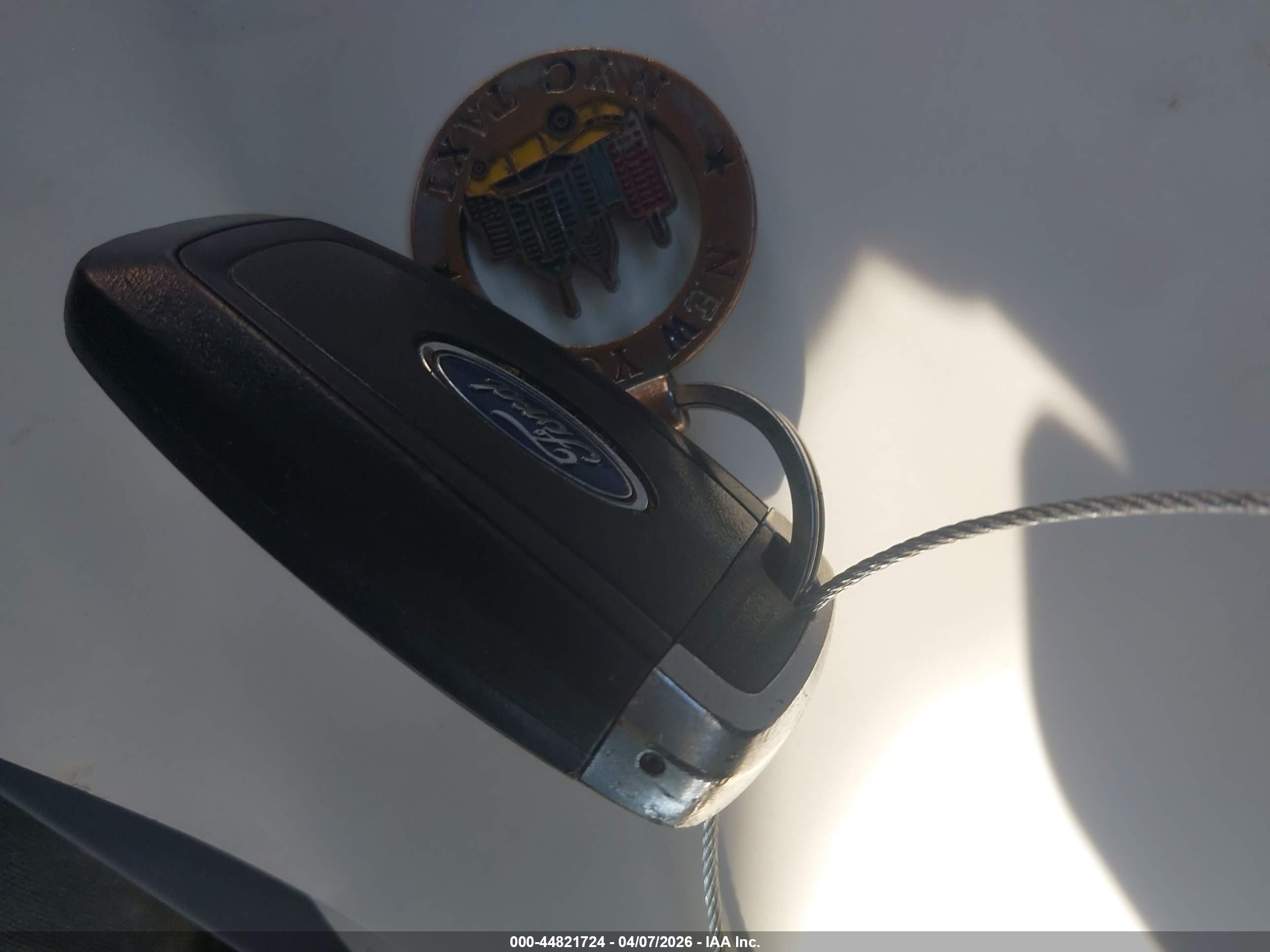 FORD FUSION image 11