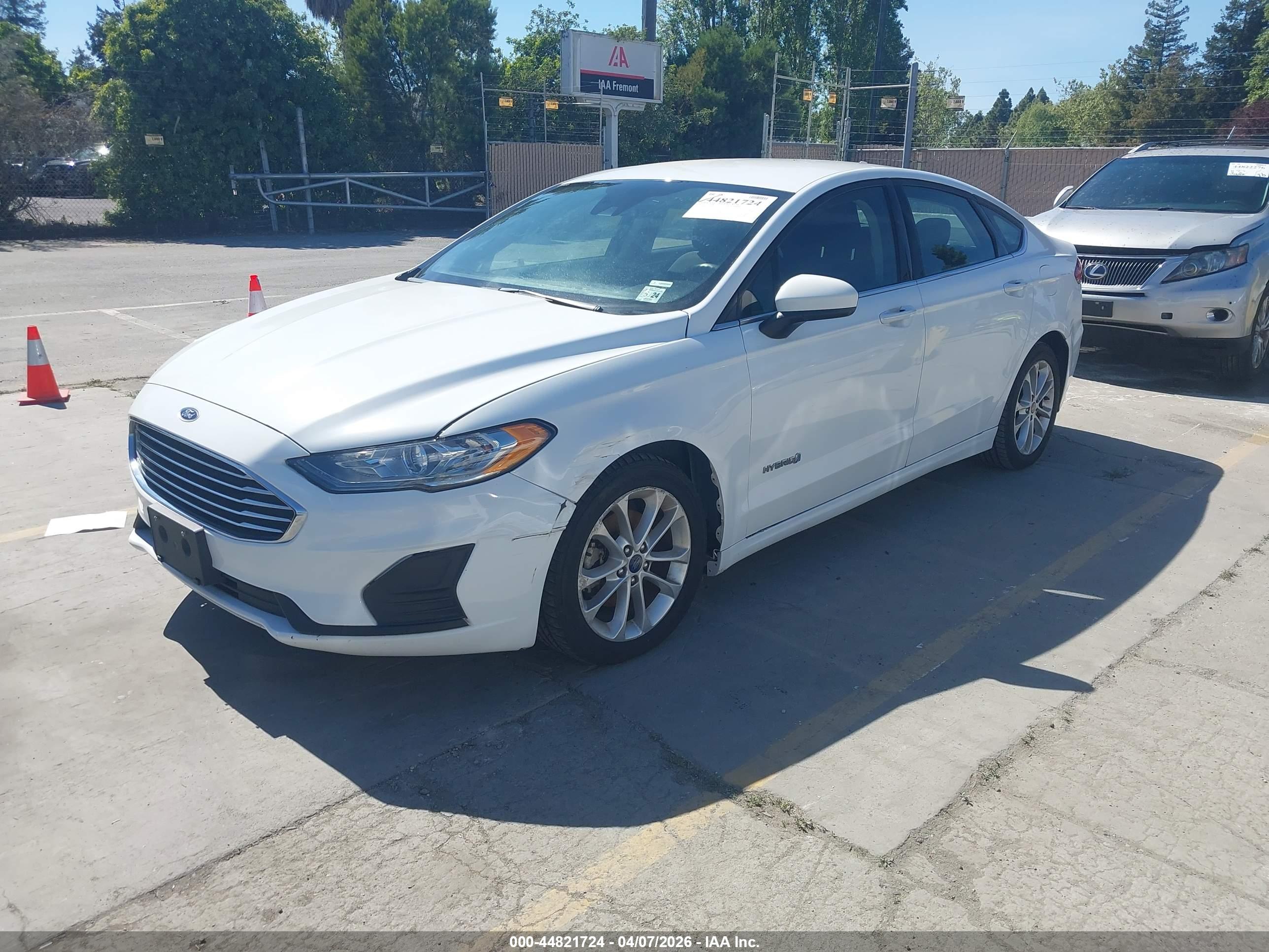 FORD FUSION image 2