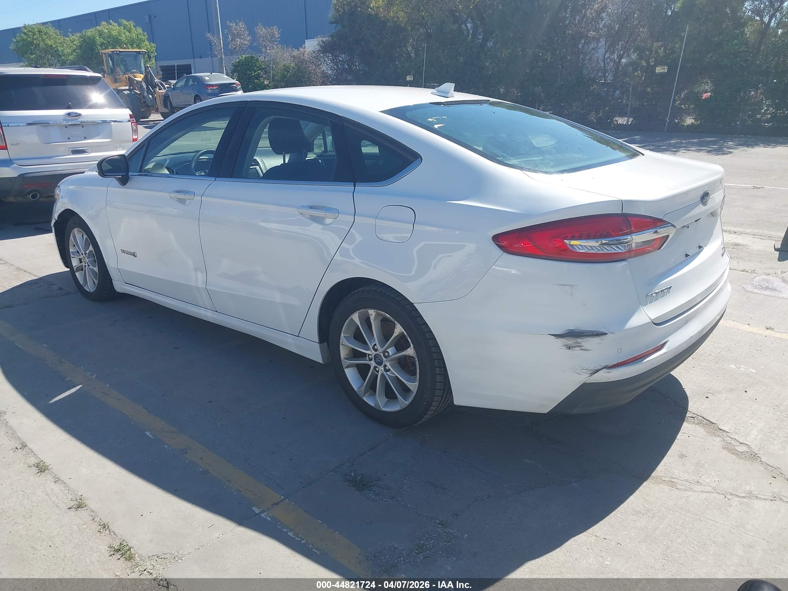 FORD FUSION image 3