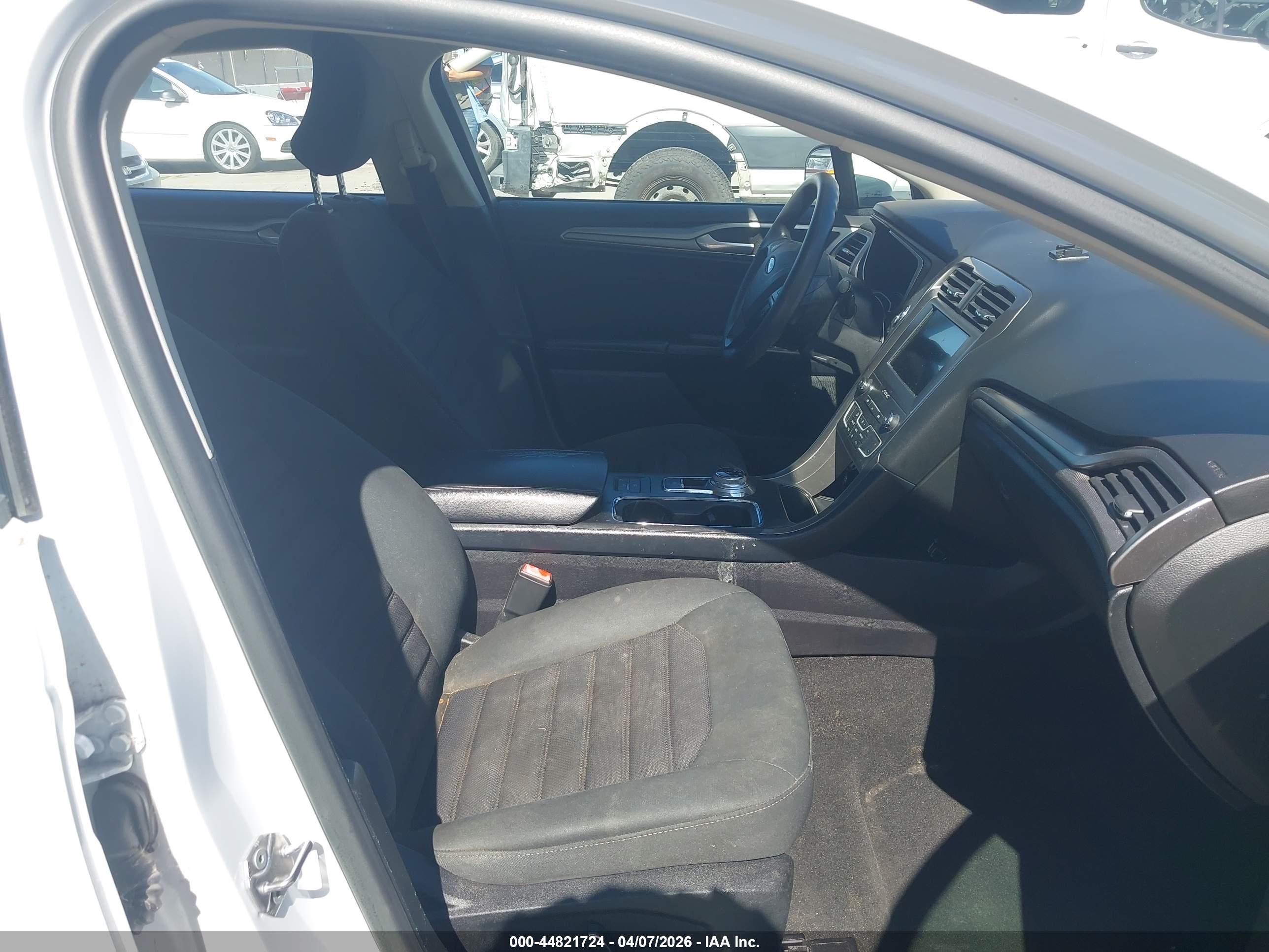 FORD FUSION image 5
