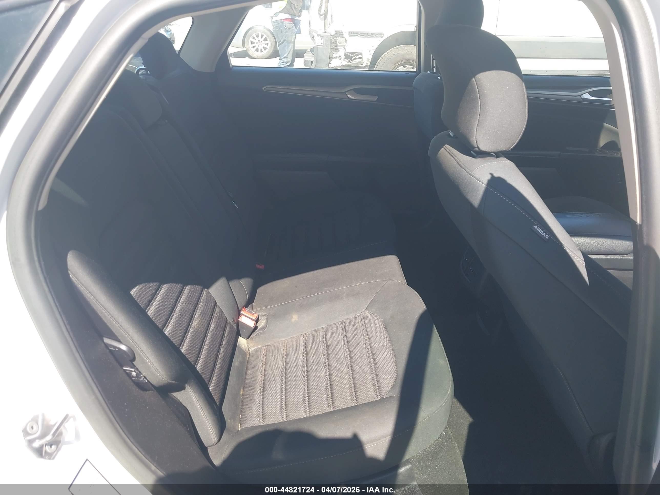 FORD FUSION image 8