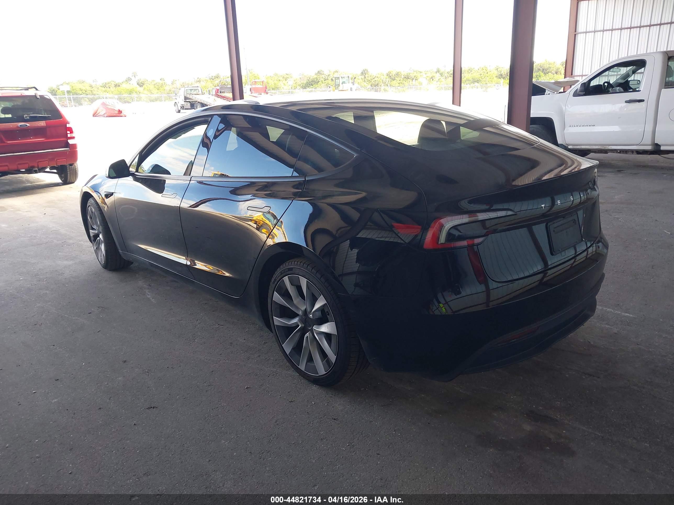 TESLA MODEL image 3