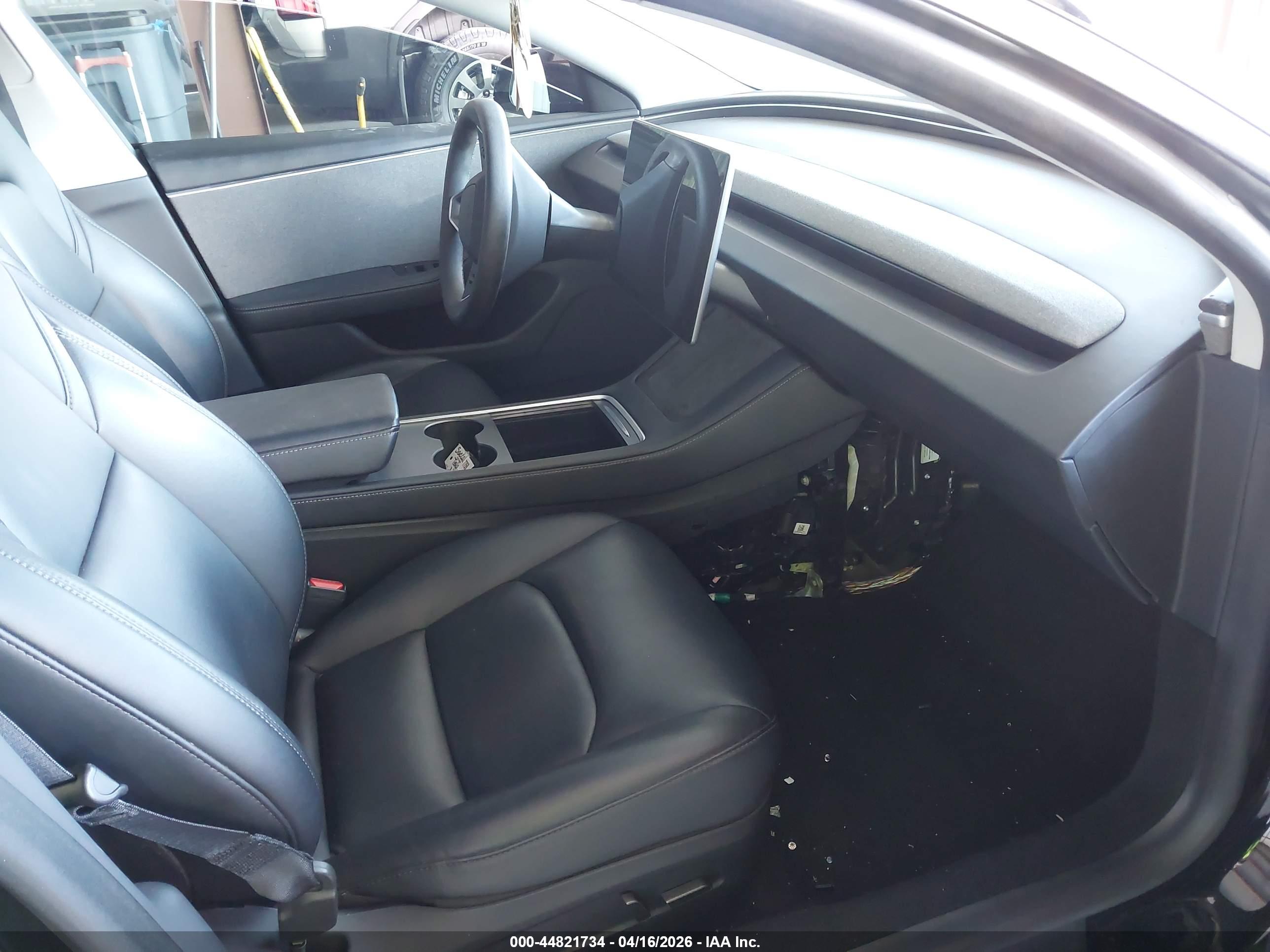 TESLA MODEL image 5