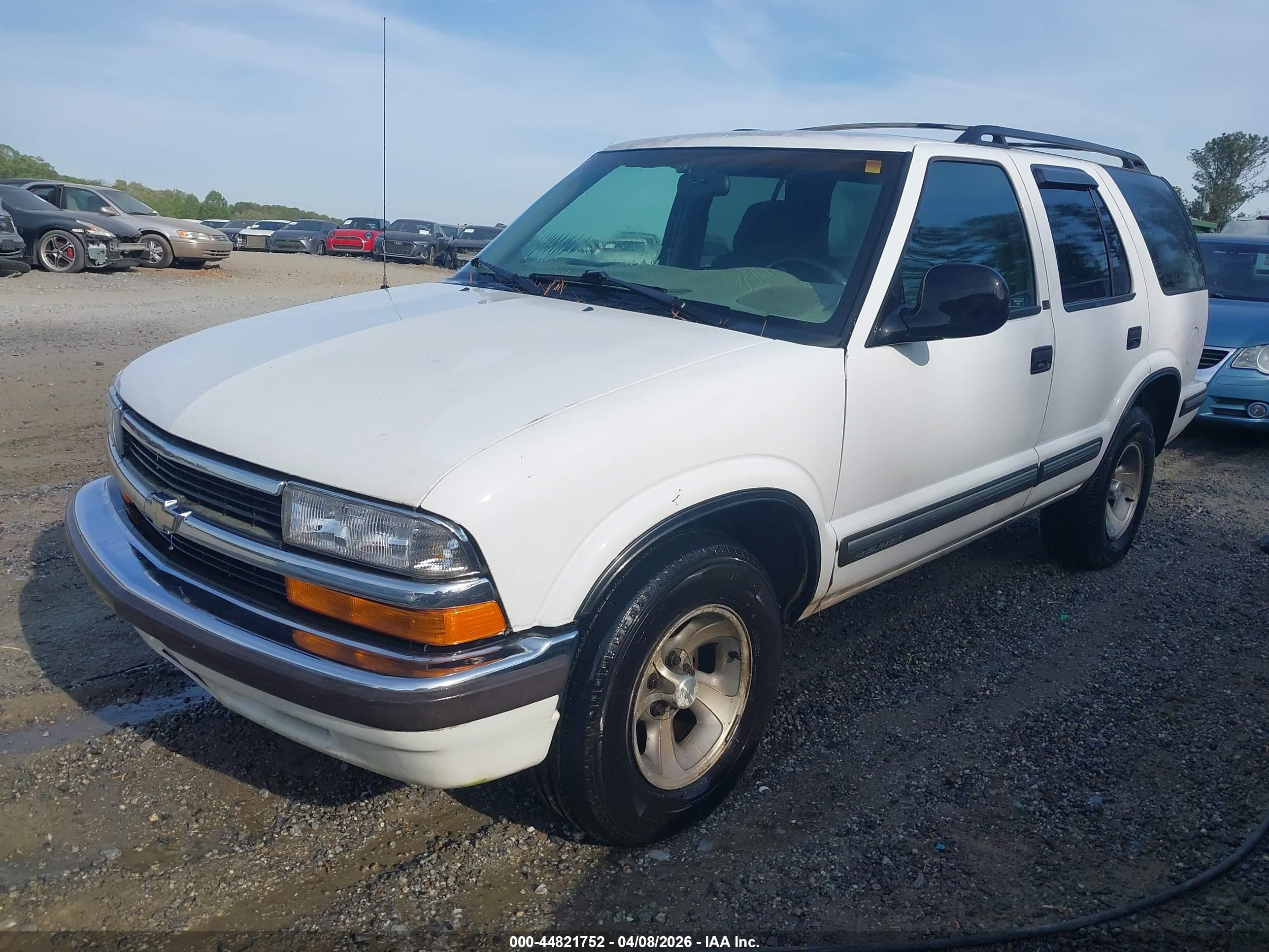 CHEVROLET BLAZER image 2