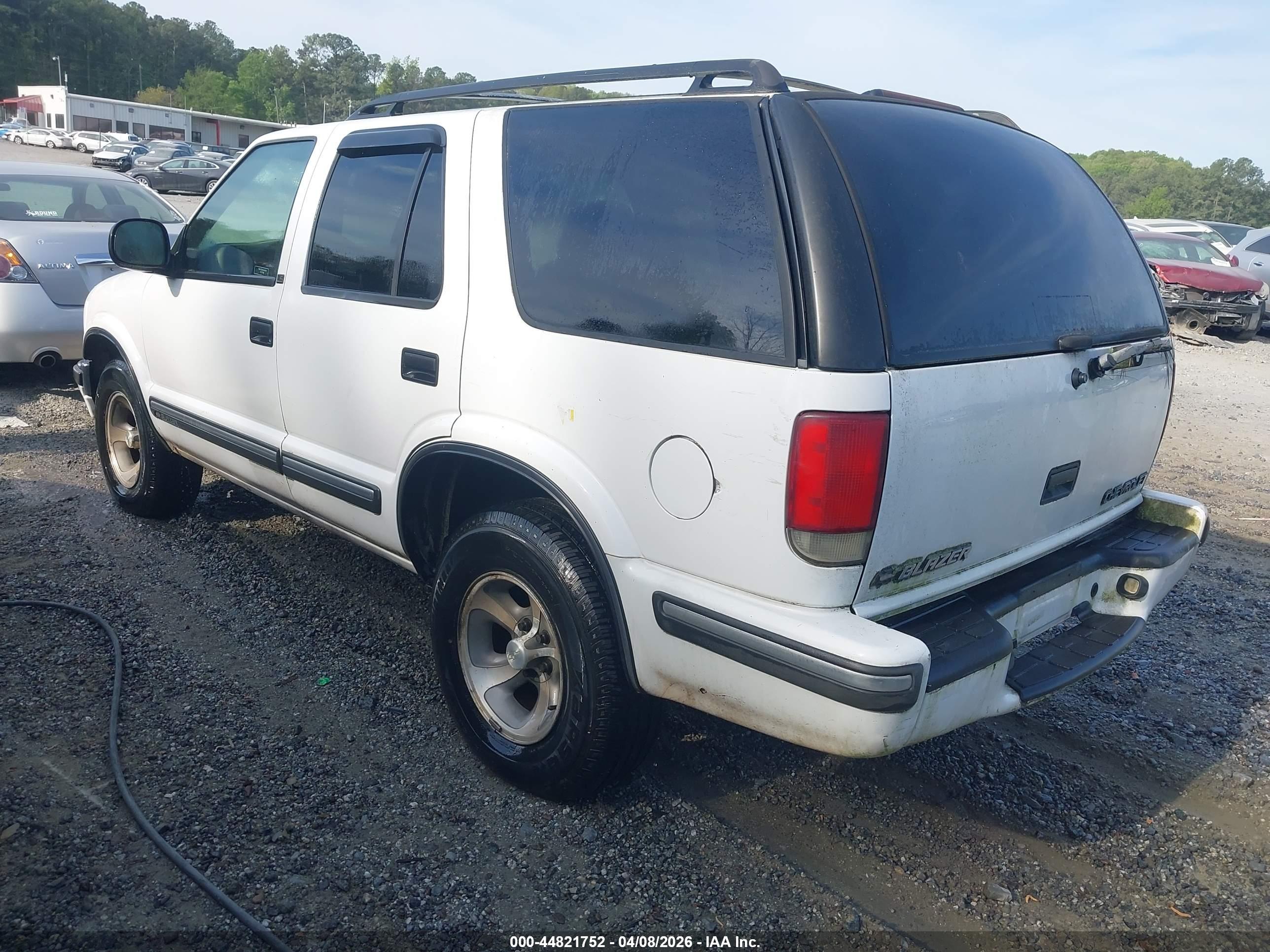 CHEVROLET BLAZER image 3