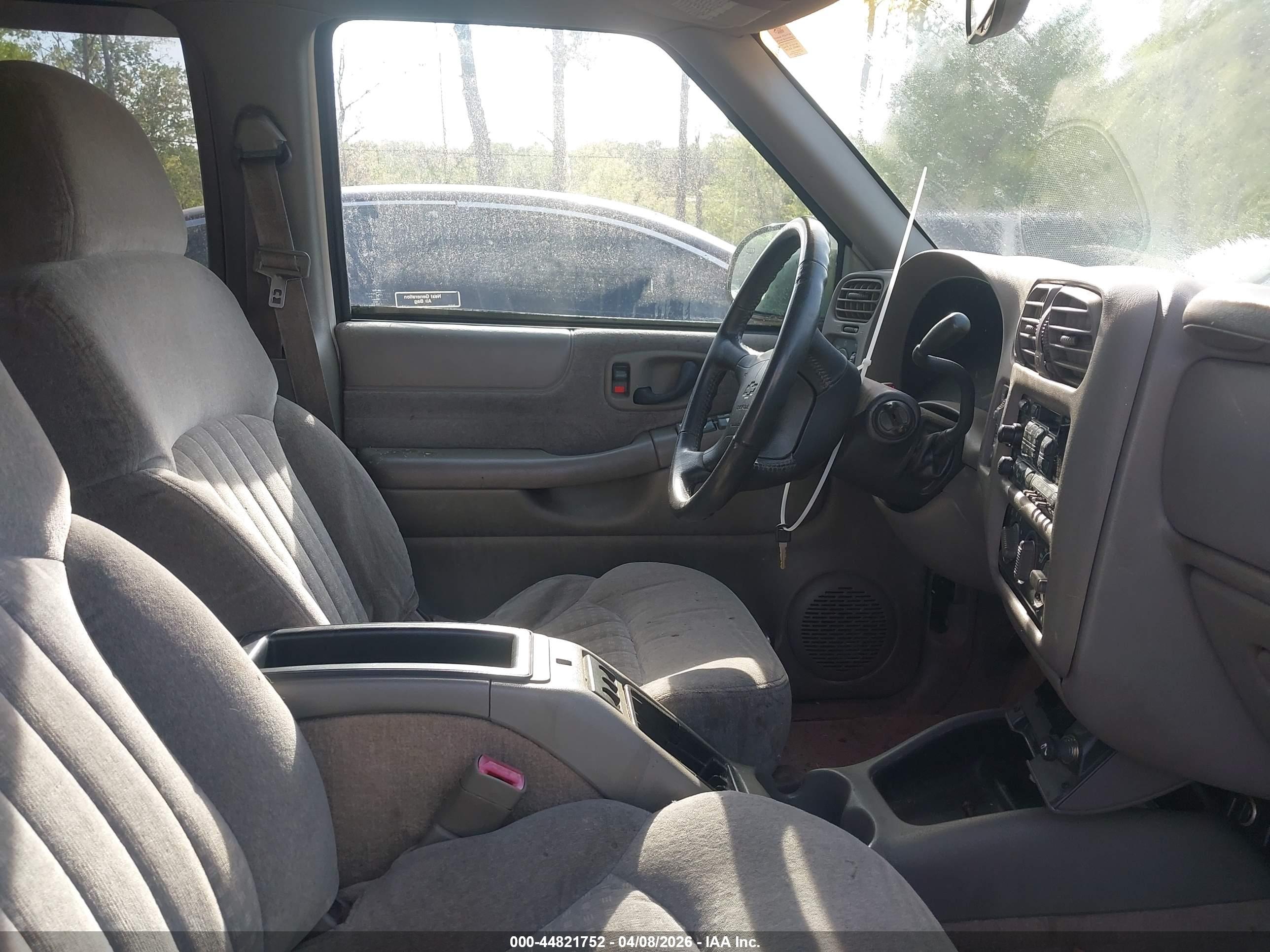CHEVROLET BLAZER image 5