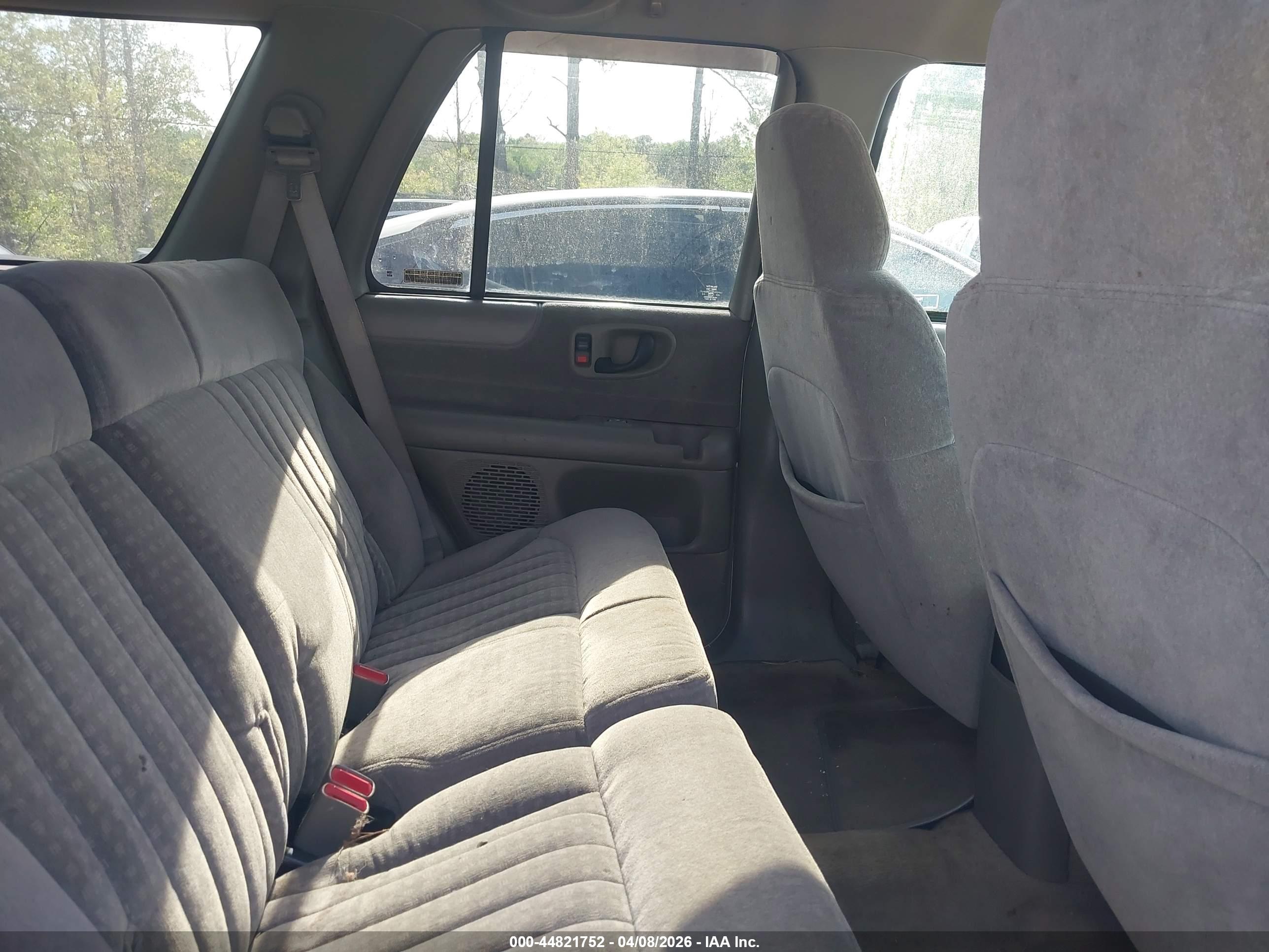 CHEVROLET BLAZER image 8