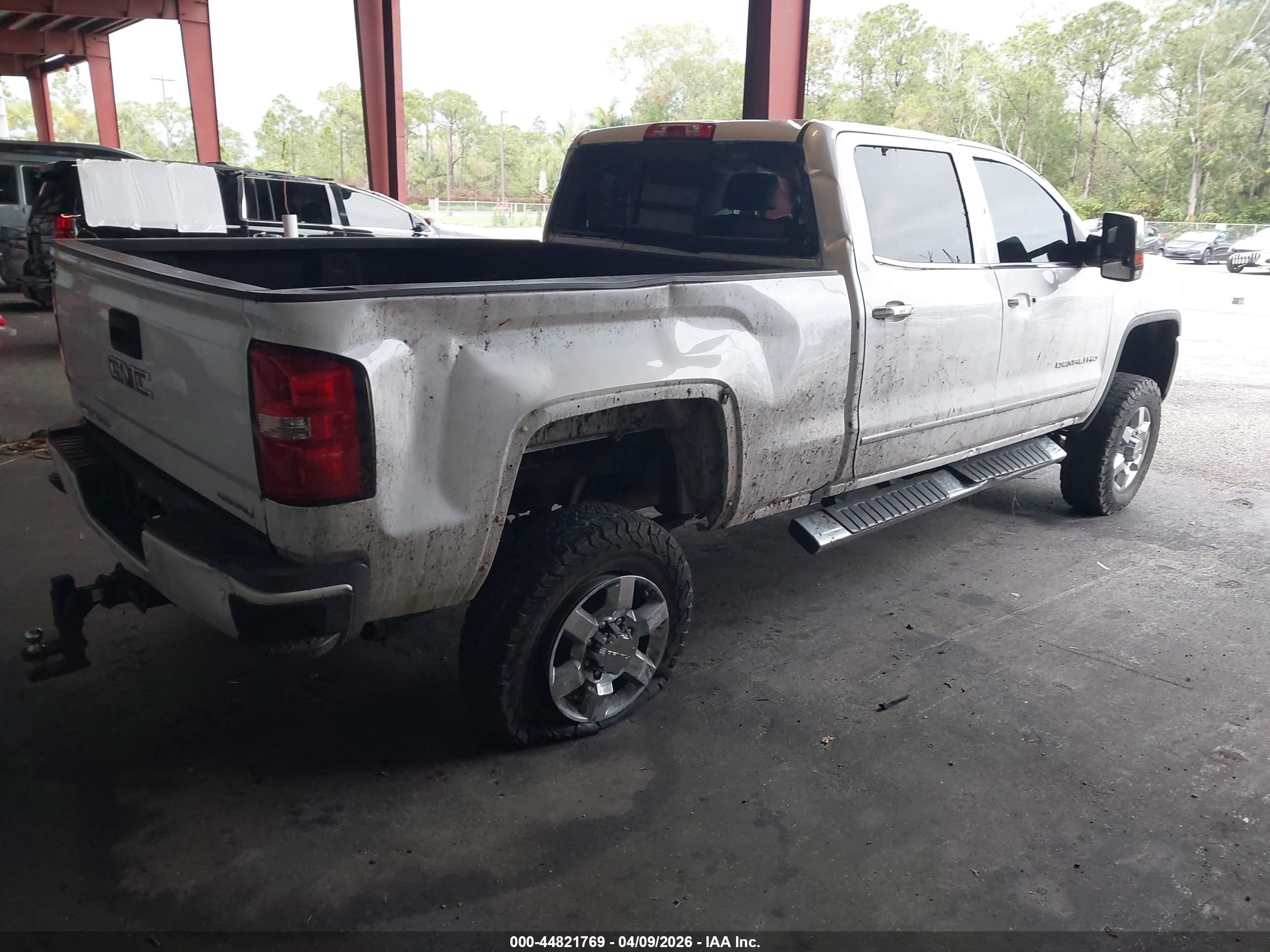 GMC SIERRA image 4