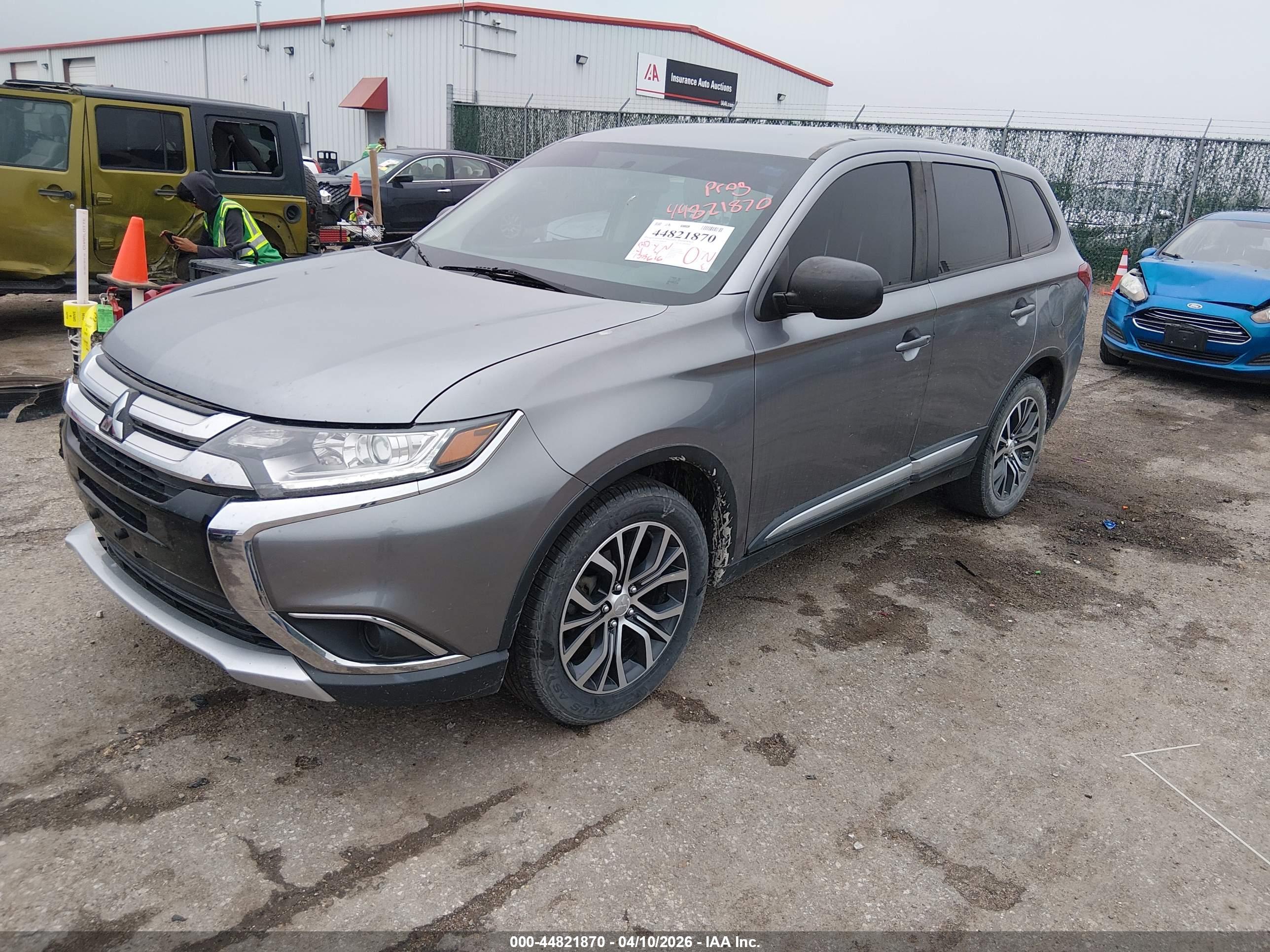 MITSUBISHI OUTLANDER image 2