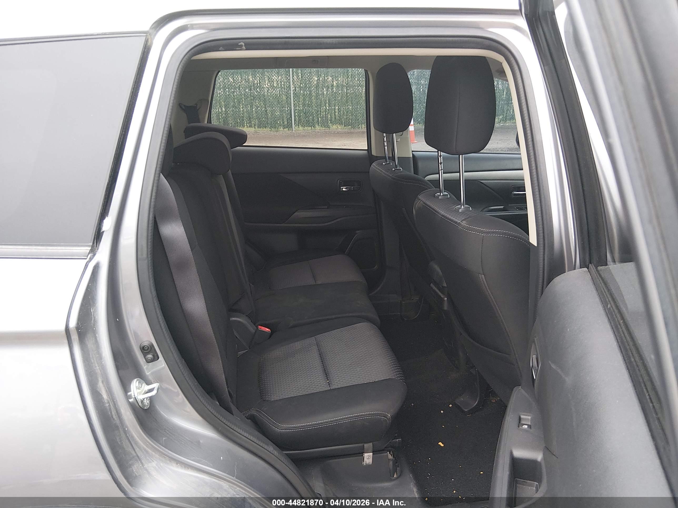 MITSUBISHI OUTLANDER image 8