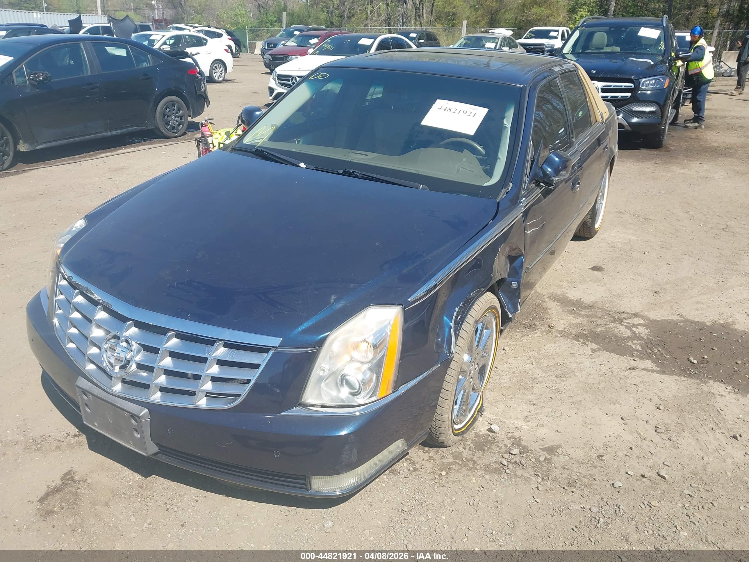CADILLAC DTS image 2