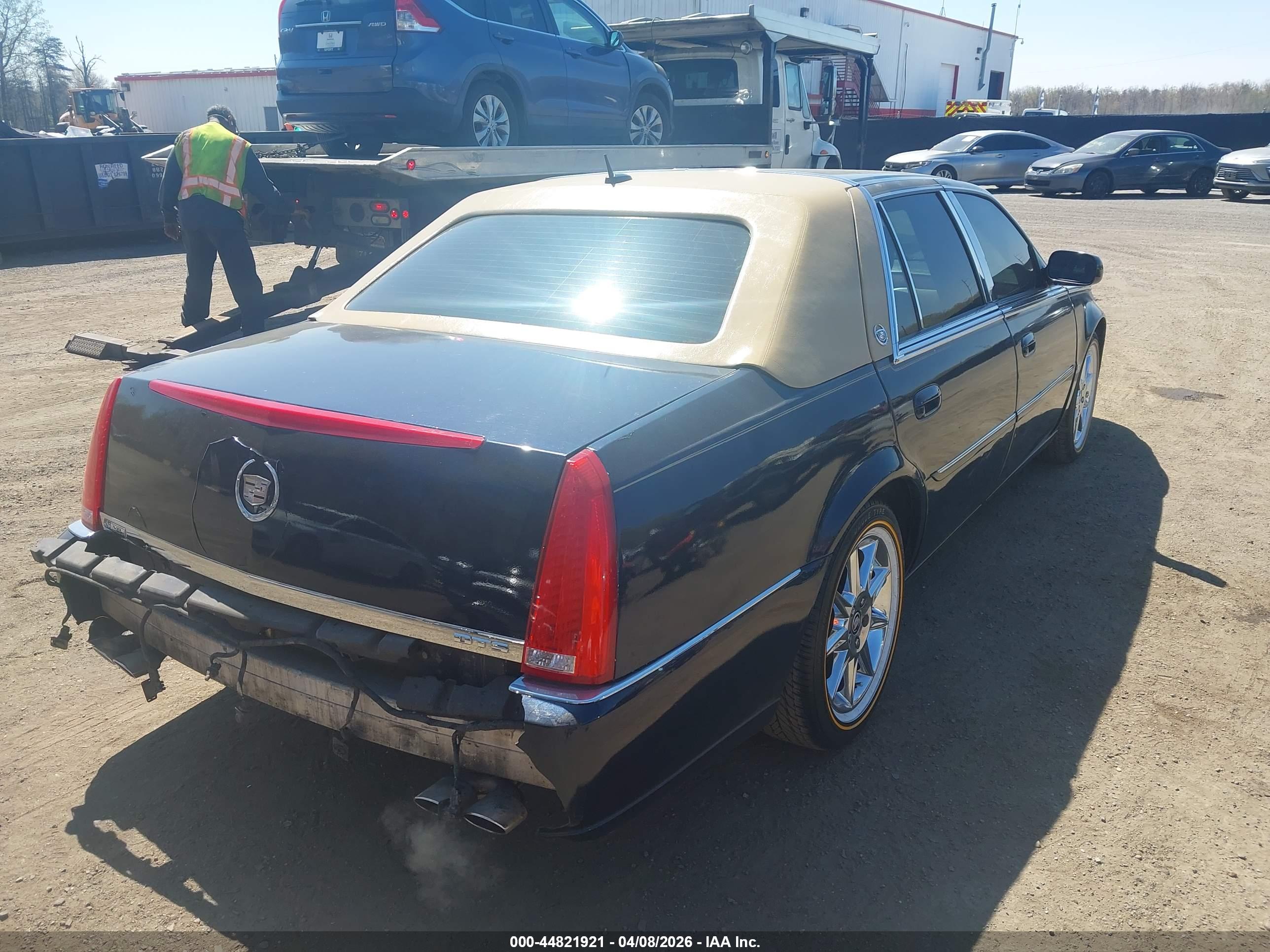 CADILLAC DTS image 4