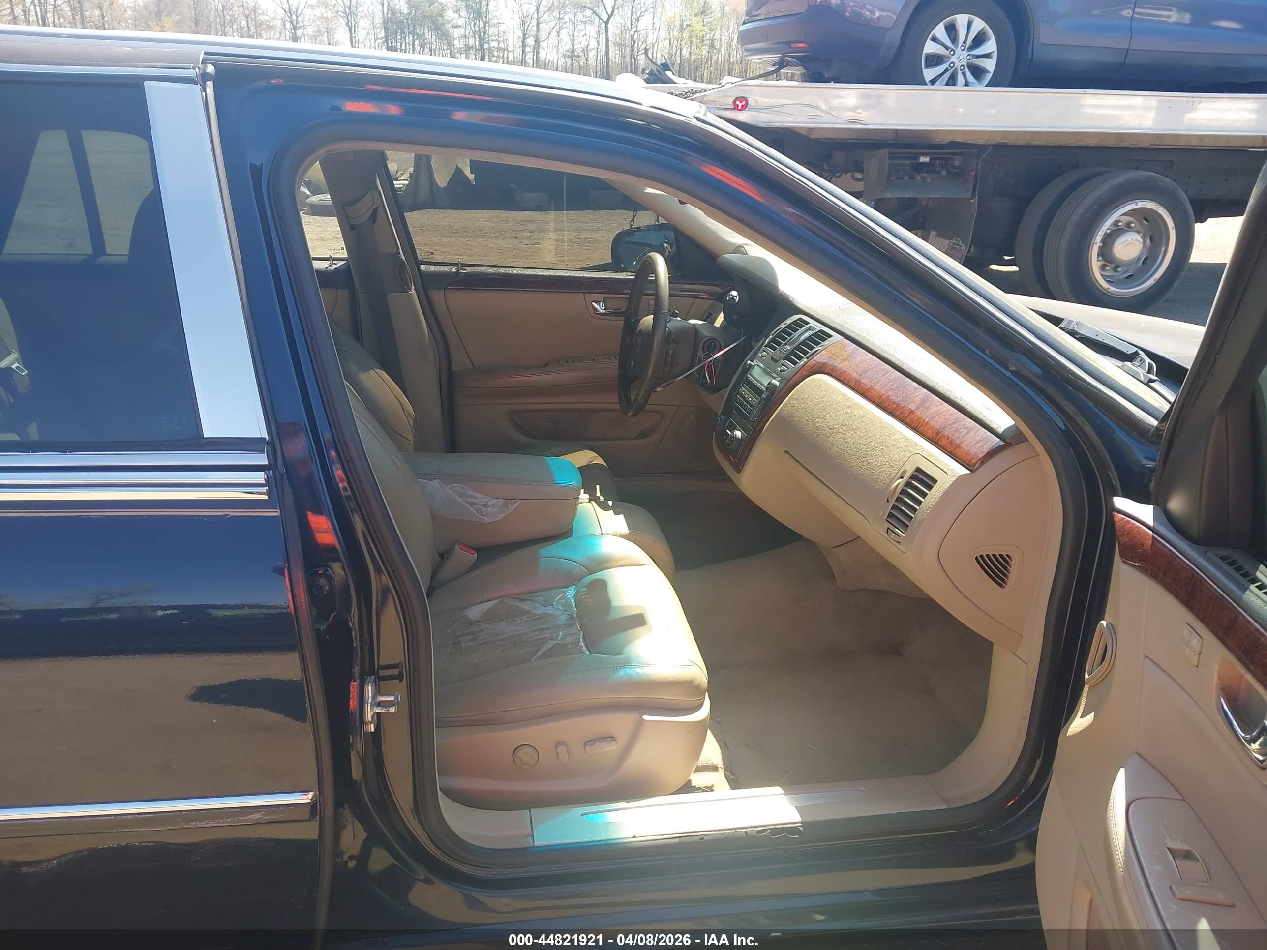 CADILLAC DTS image 5