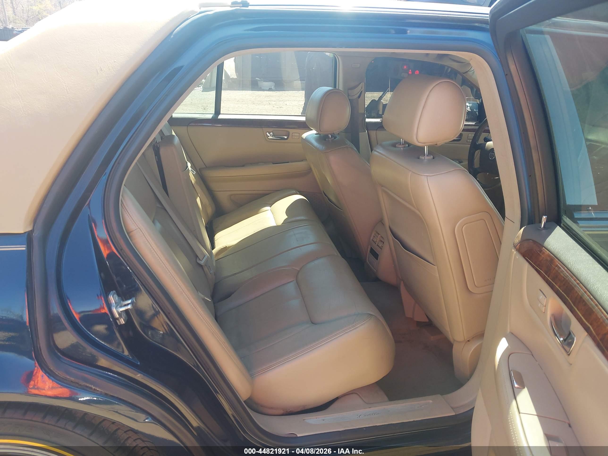 CADILLAC DTS image 8