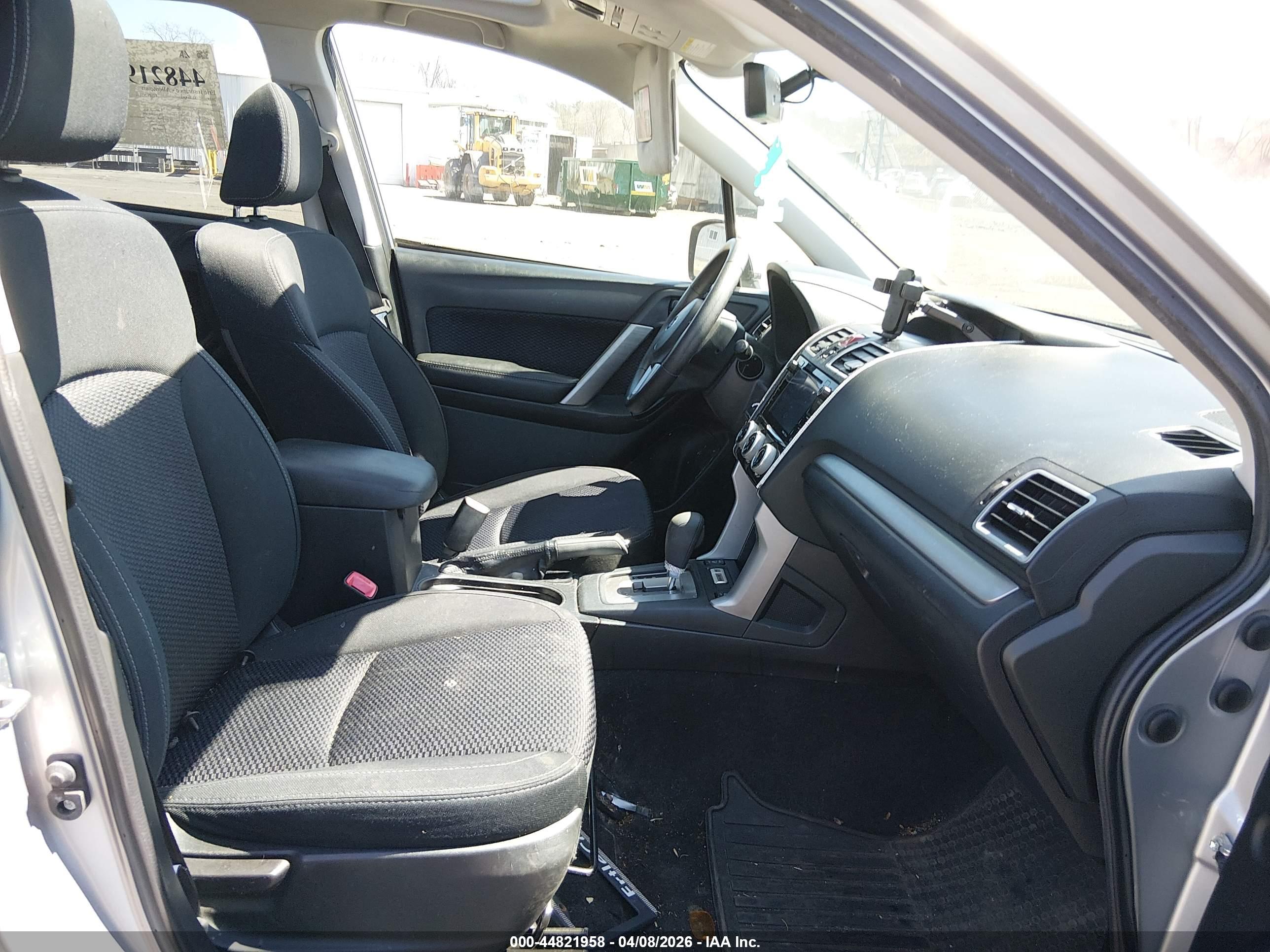SUBARU FORESTER image 5