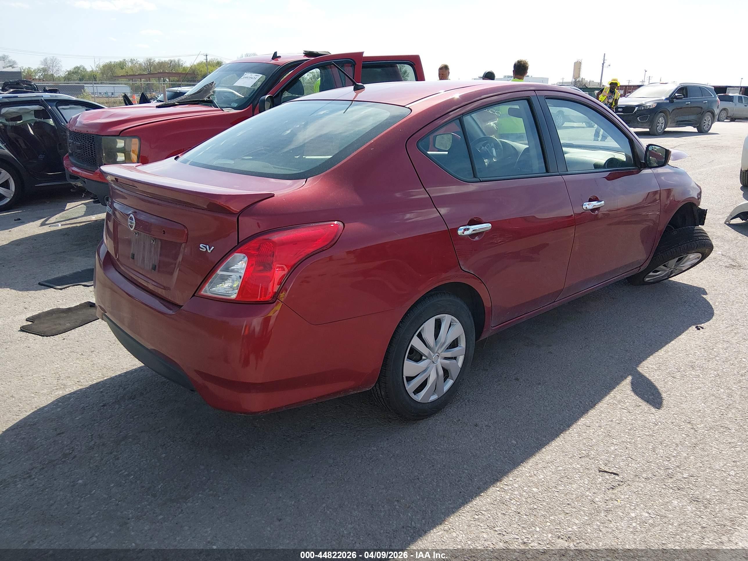 NISSAN VERSA image 4