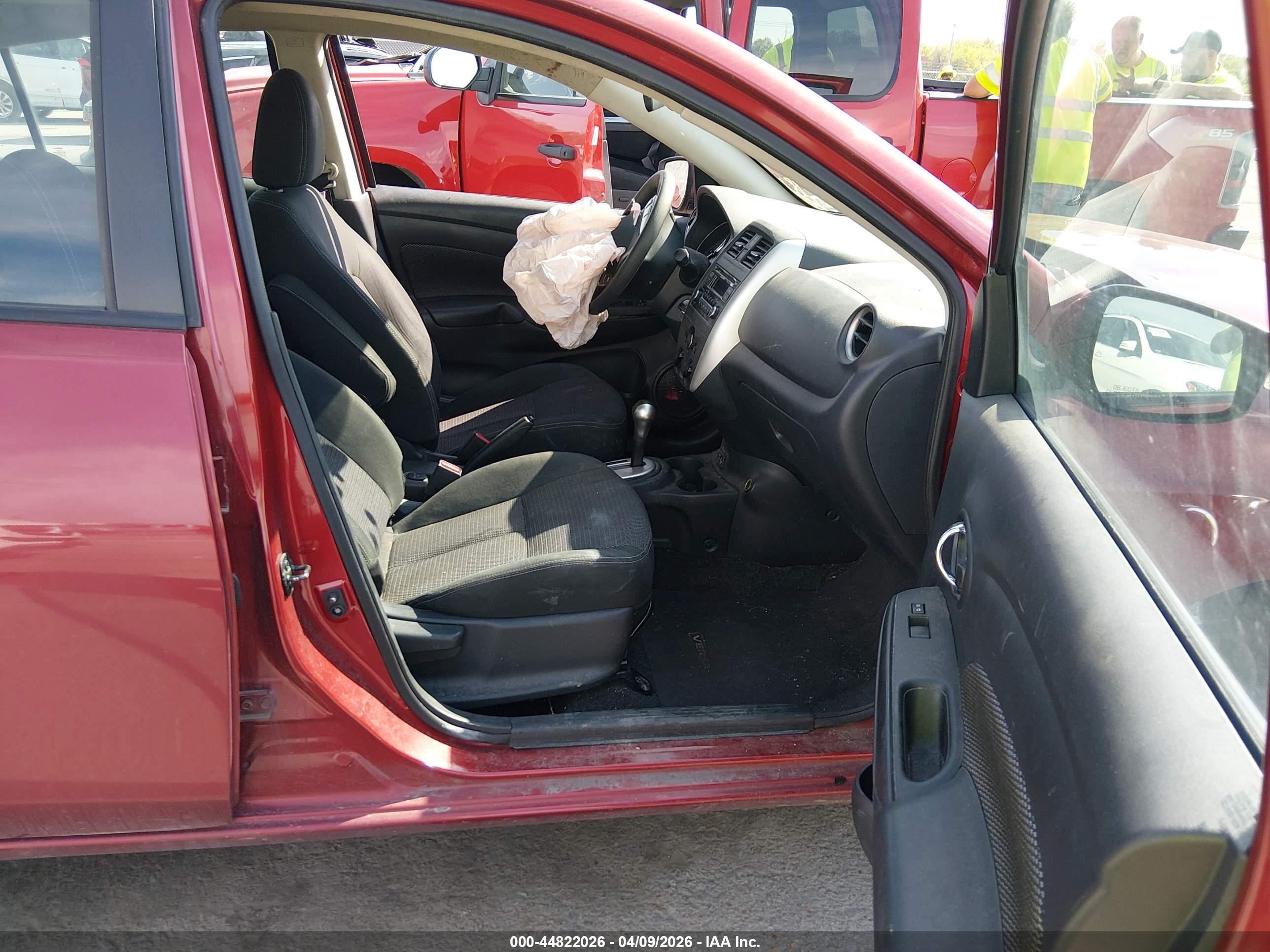 NISSAN VERSA image 5