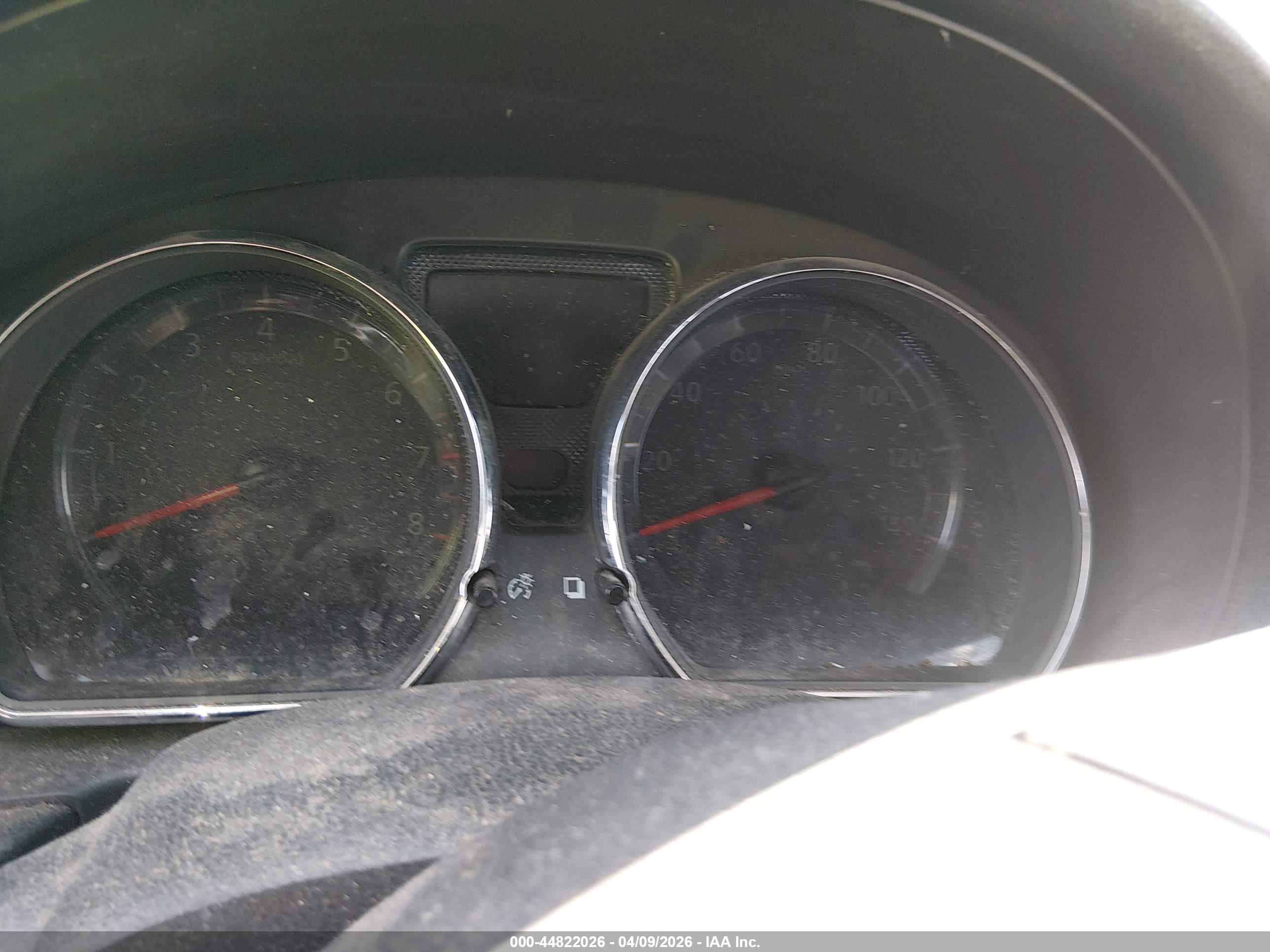 NISSAN VERSA image 7