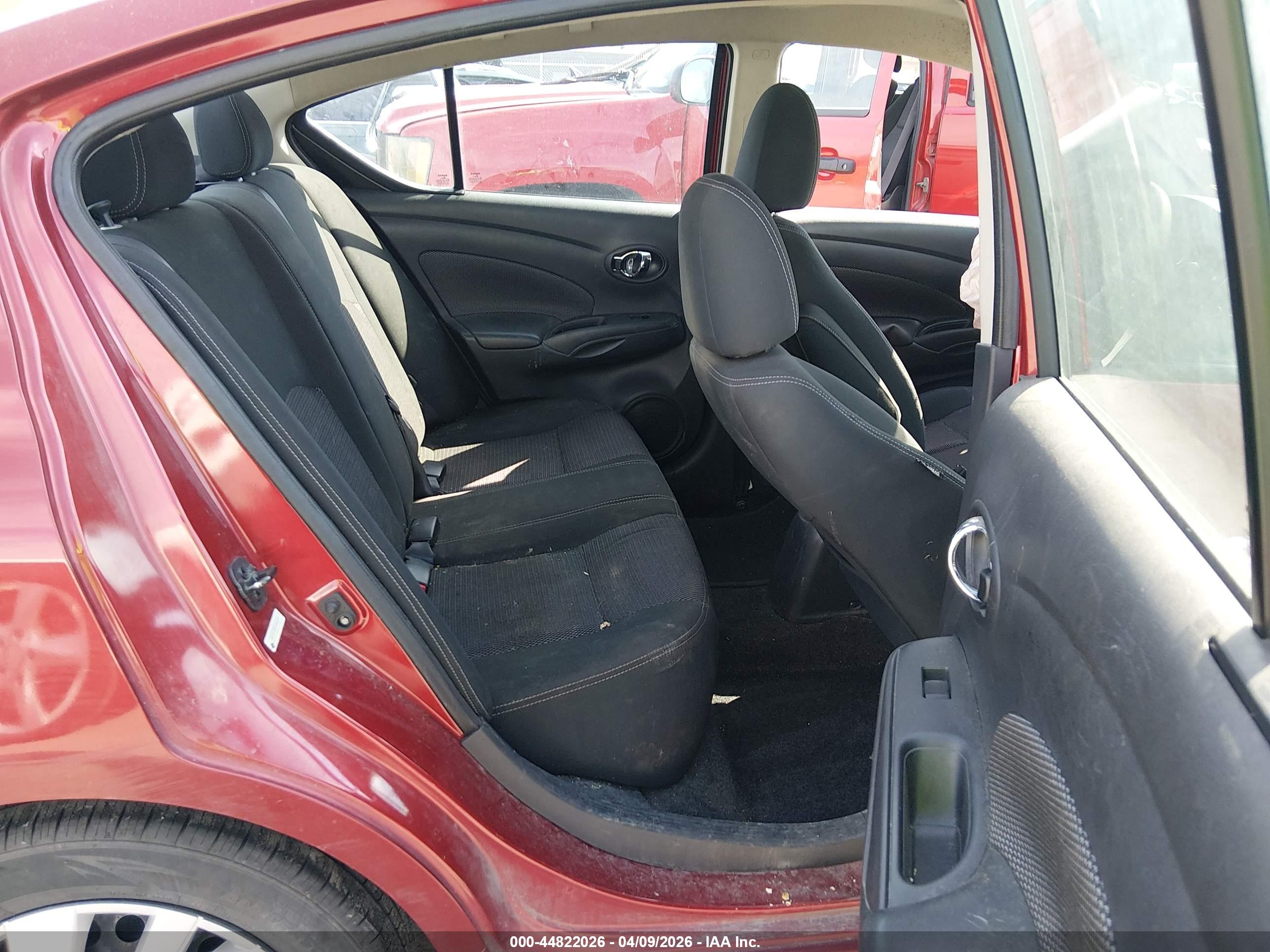 NISSAN VERSA image 8