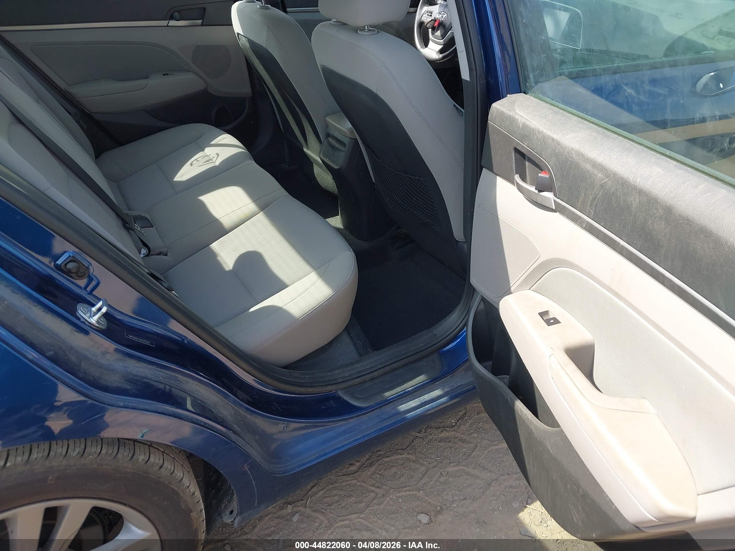 HYUNDAI ELANTRA image 8