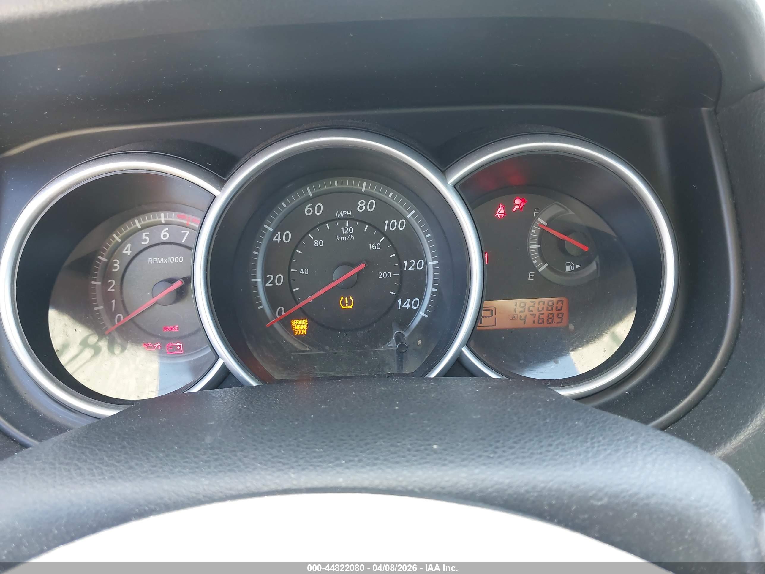 NISSAN VERSA image 7