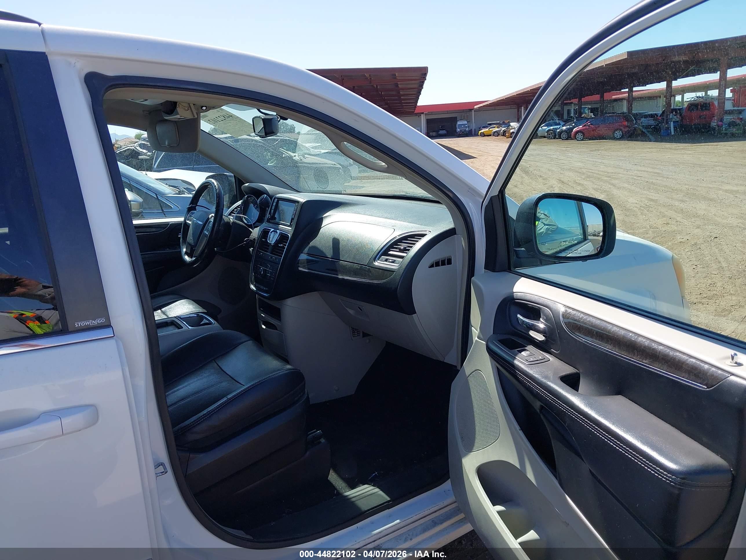 CHRYSLER TOWN image 5