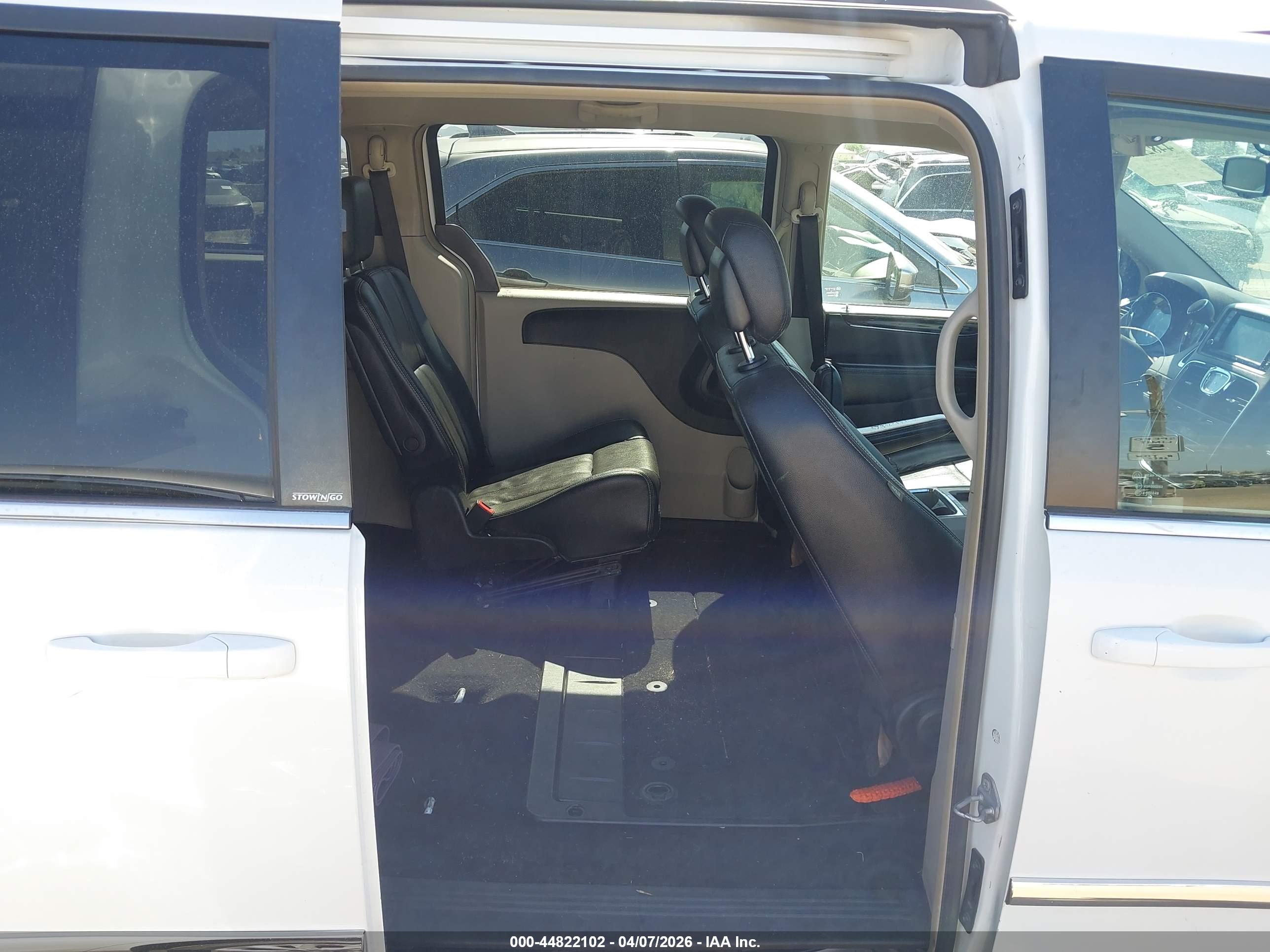 CHRYSLER TOWN image 8