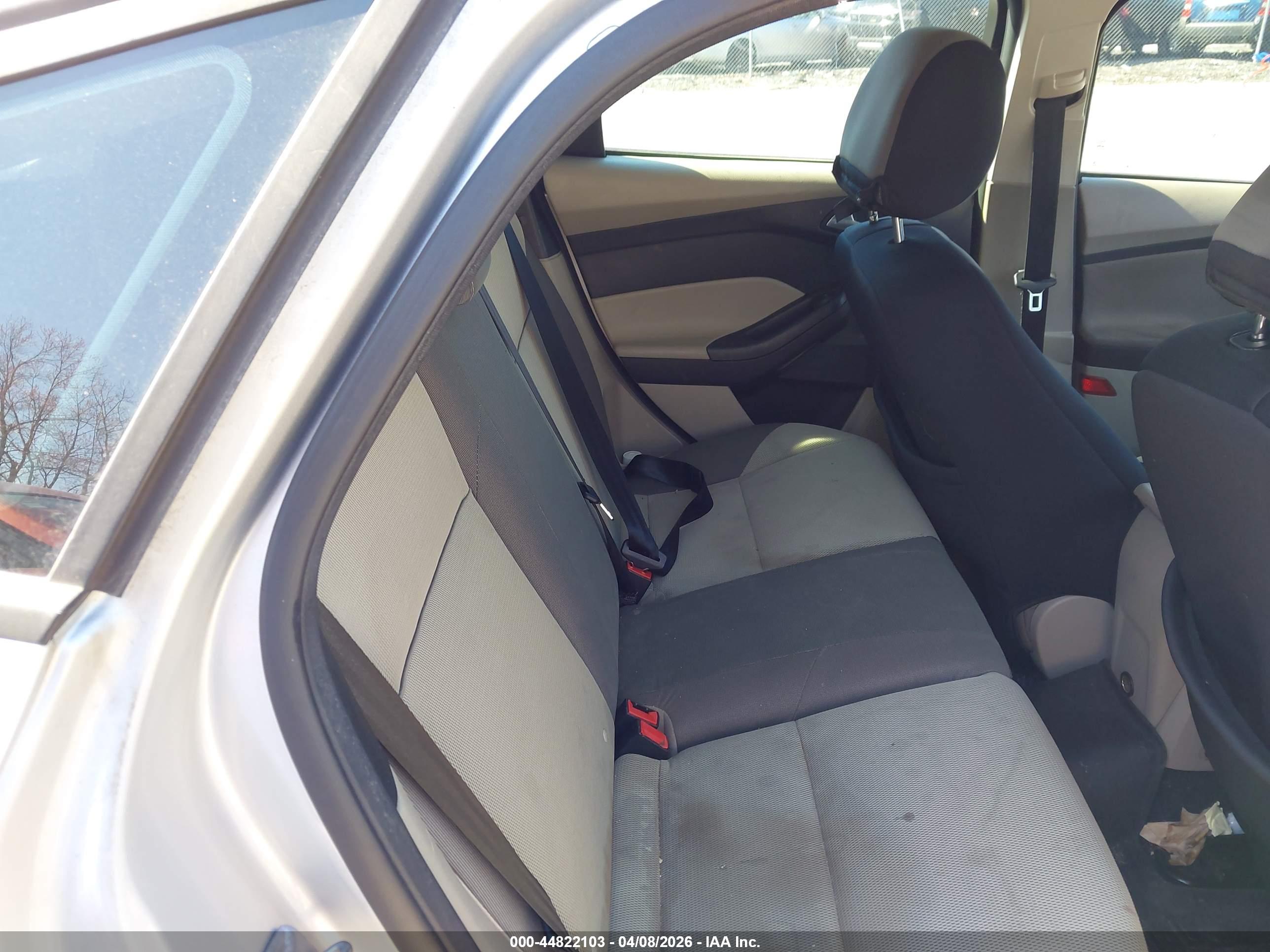 FORD FOCUS image 8