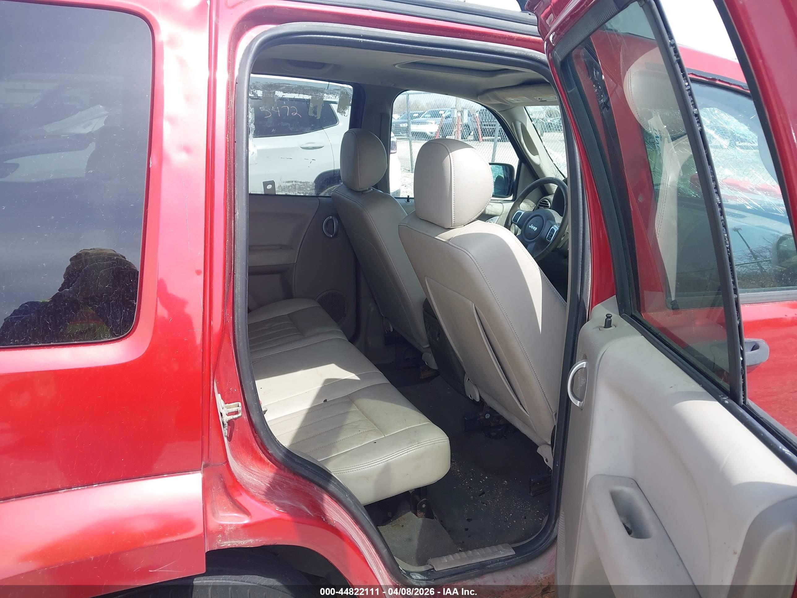 JEEP LIBERTY image 8