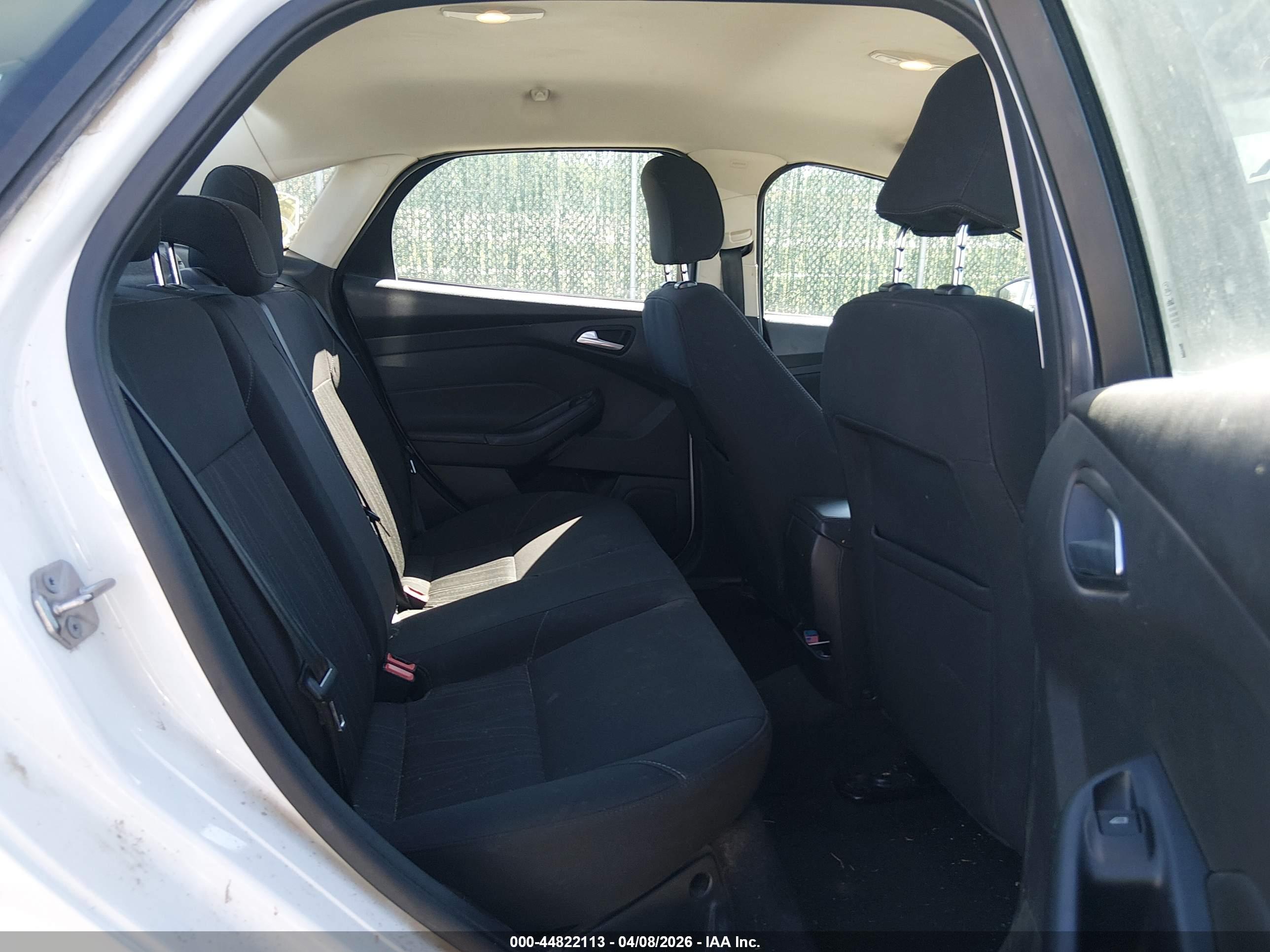 FORD FOCUS image 8
