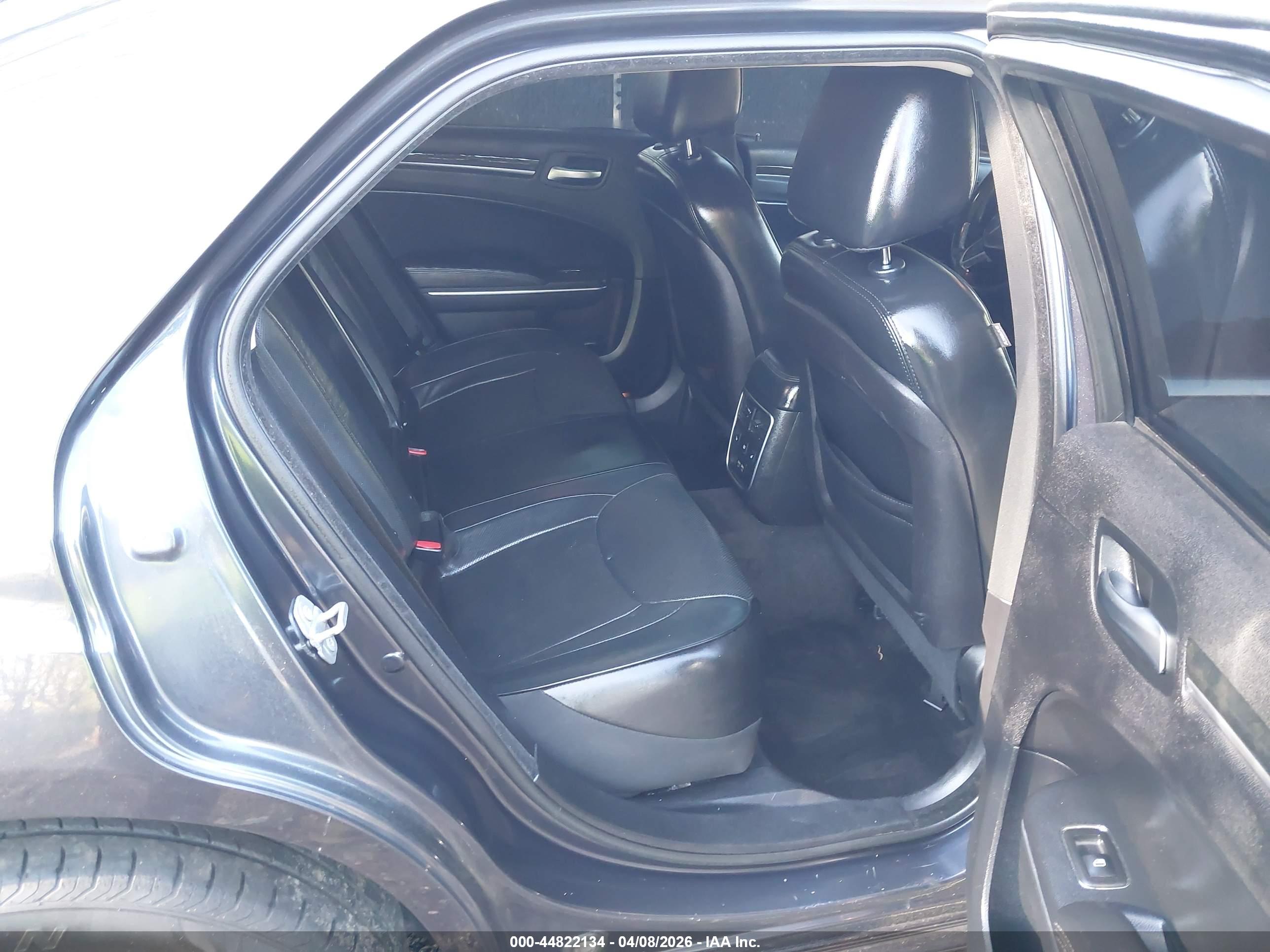 CHRYSLER 300C image 8