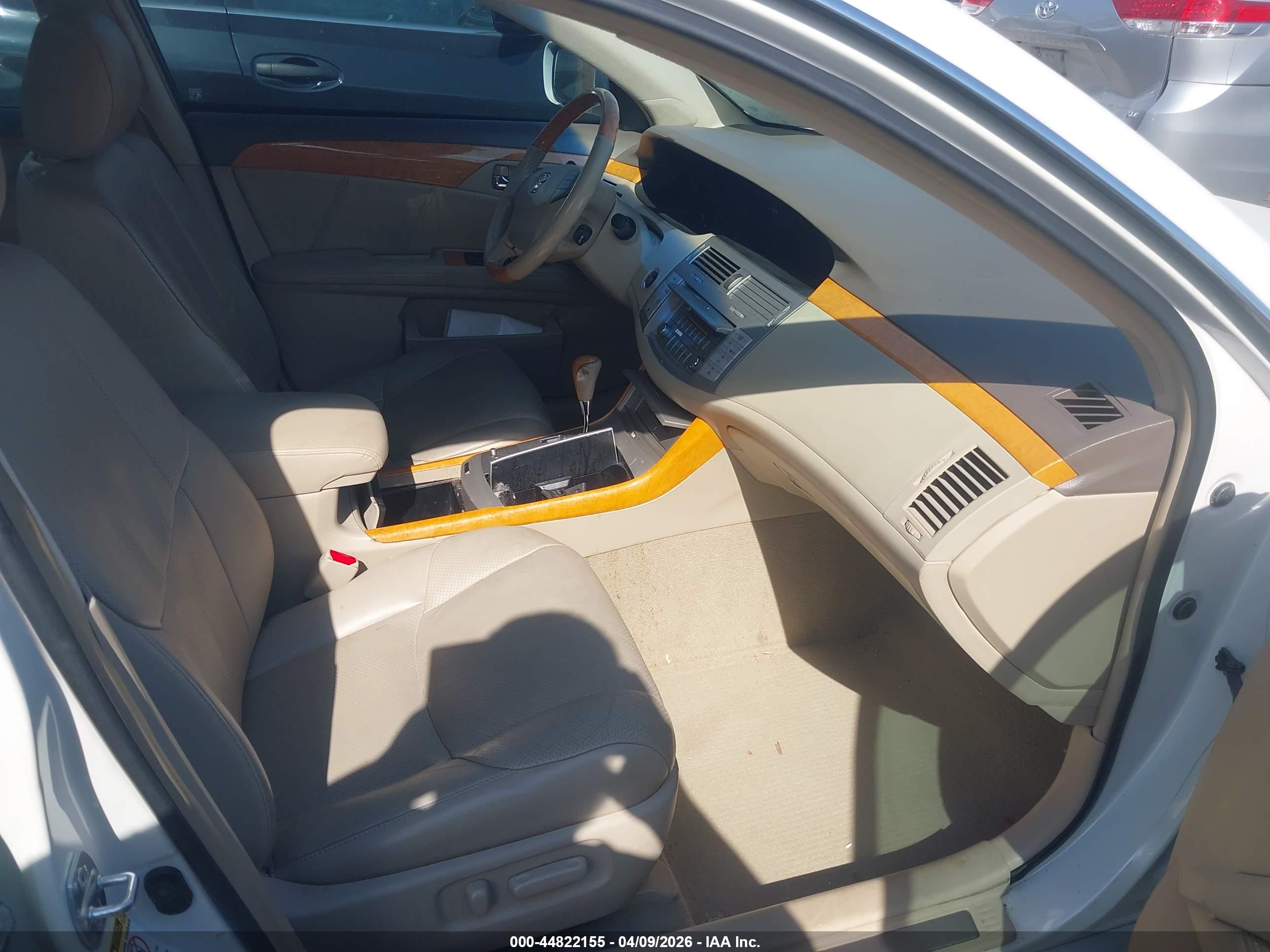 TOYOTA AVALON image 5