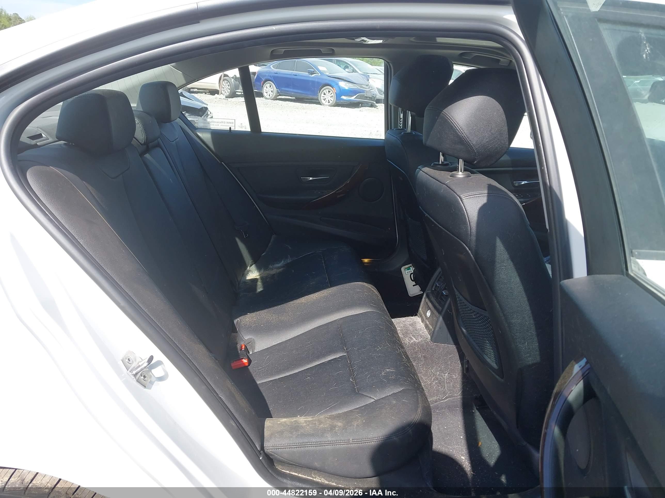 BMW 320I image 8