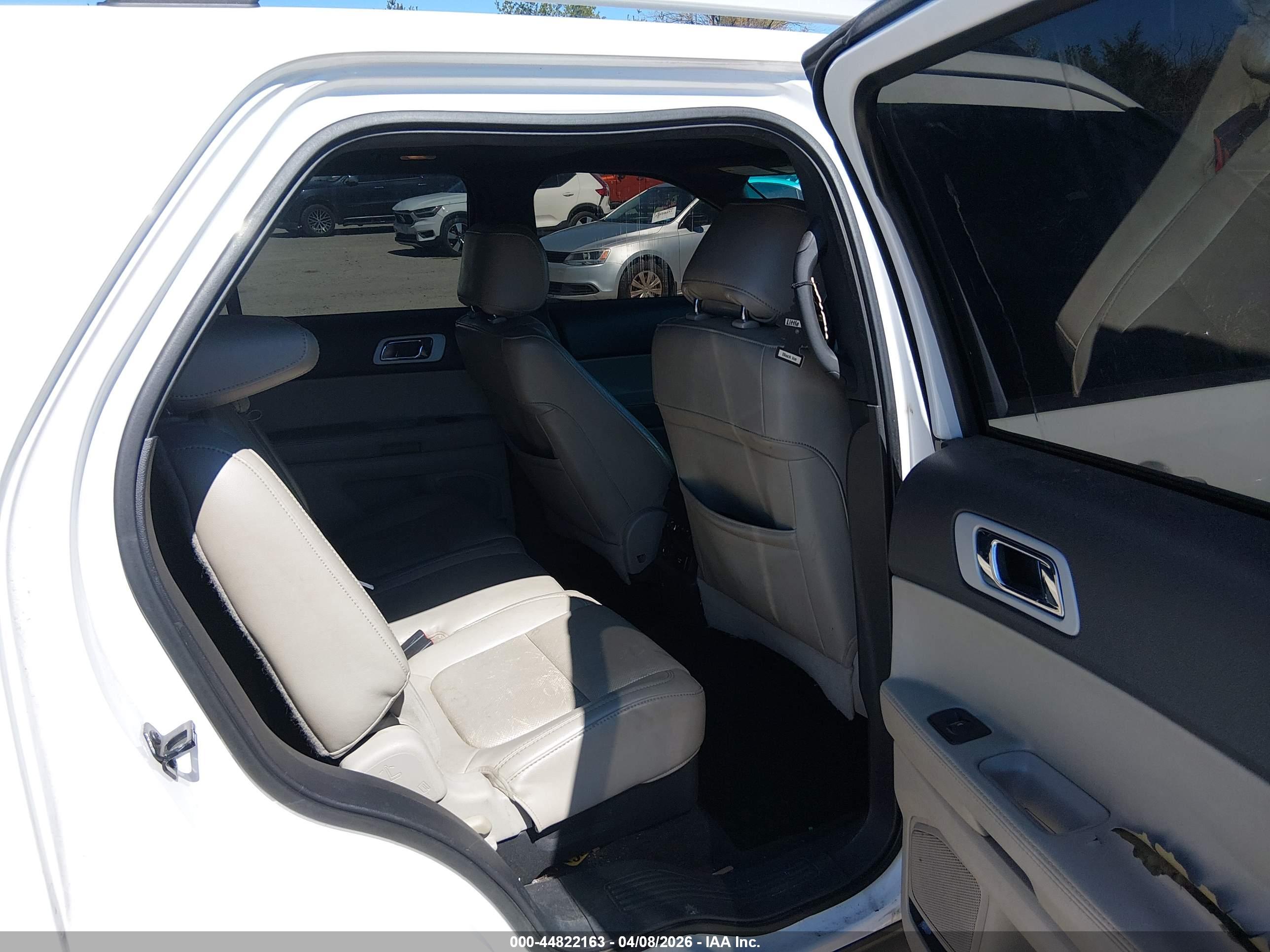 FORD EXPLORER image 8