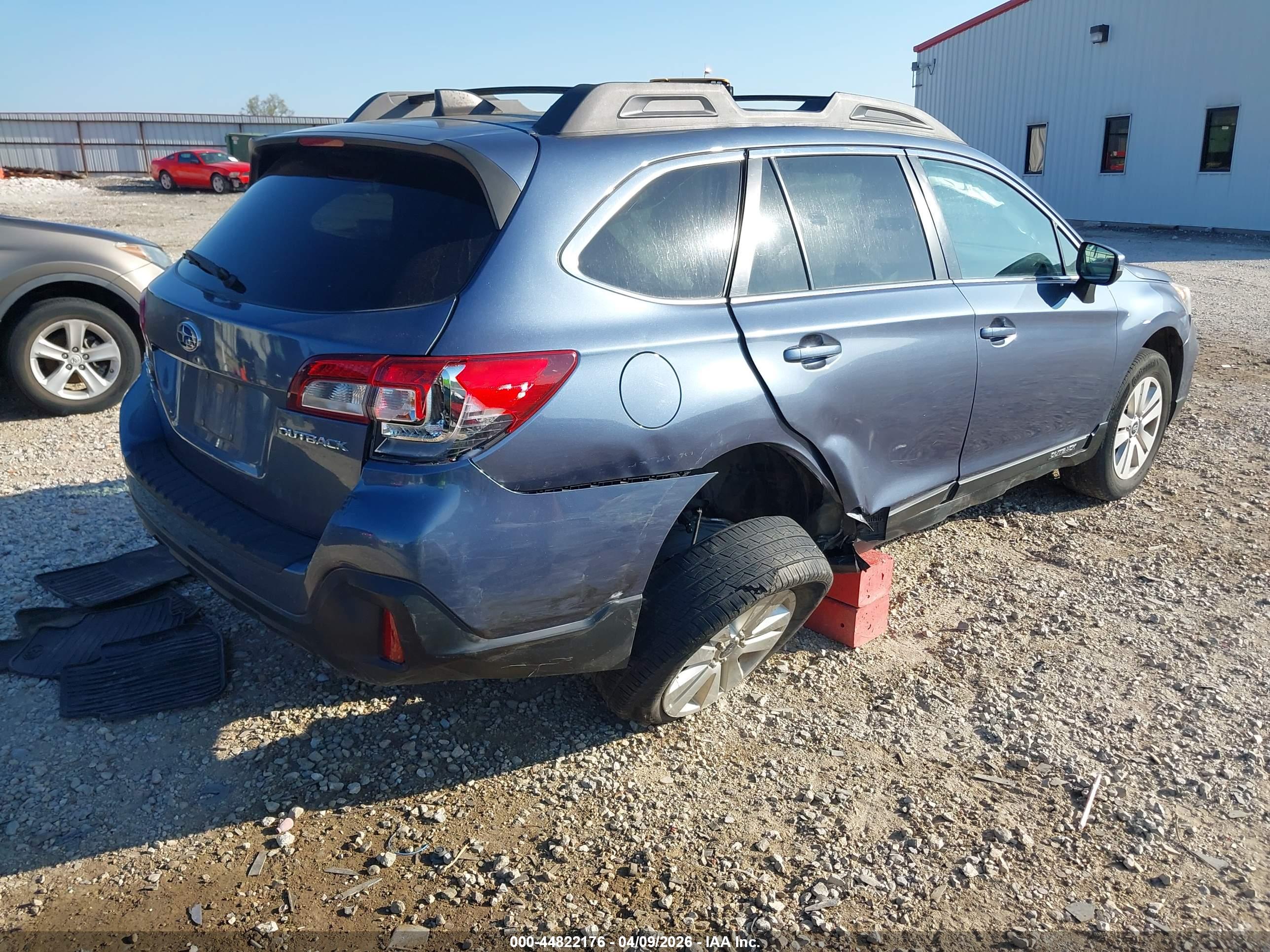 SUBARU OUTBACK image 6