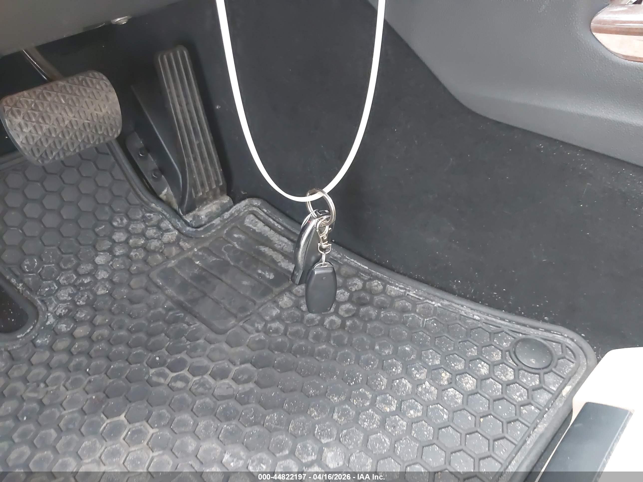 MERCEDES-BENZ E image 11
