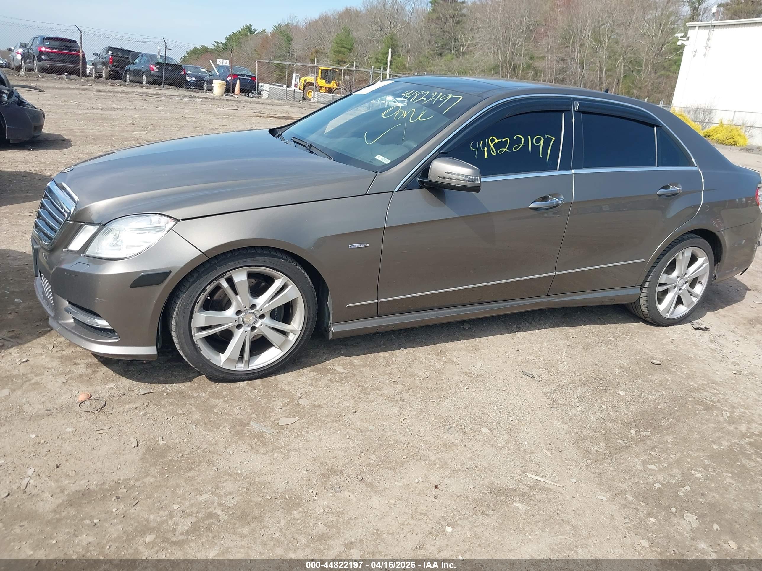 MERCEDES-BENZ E image 2