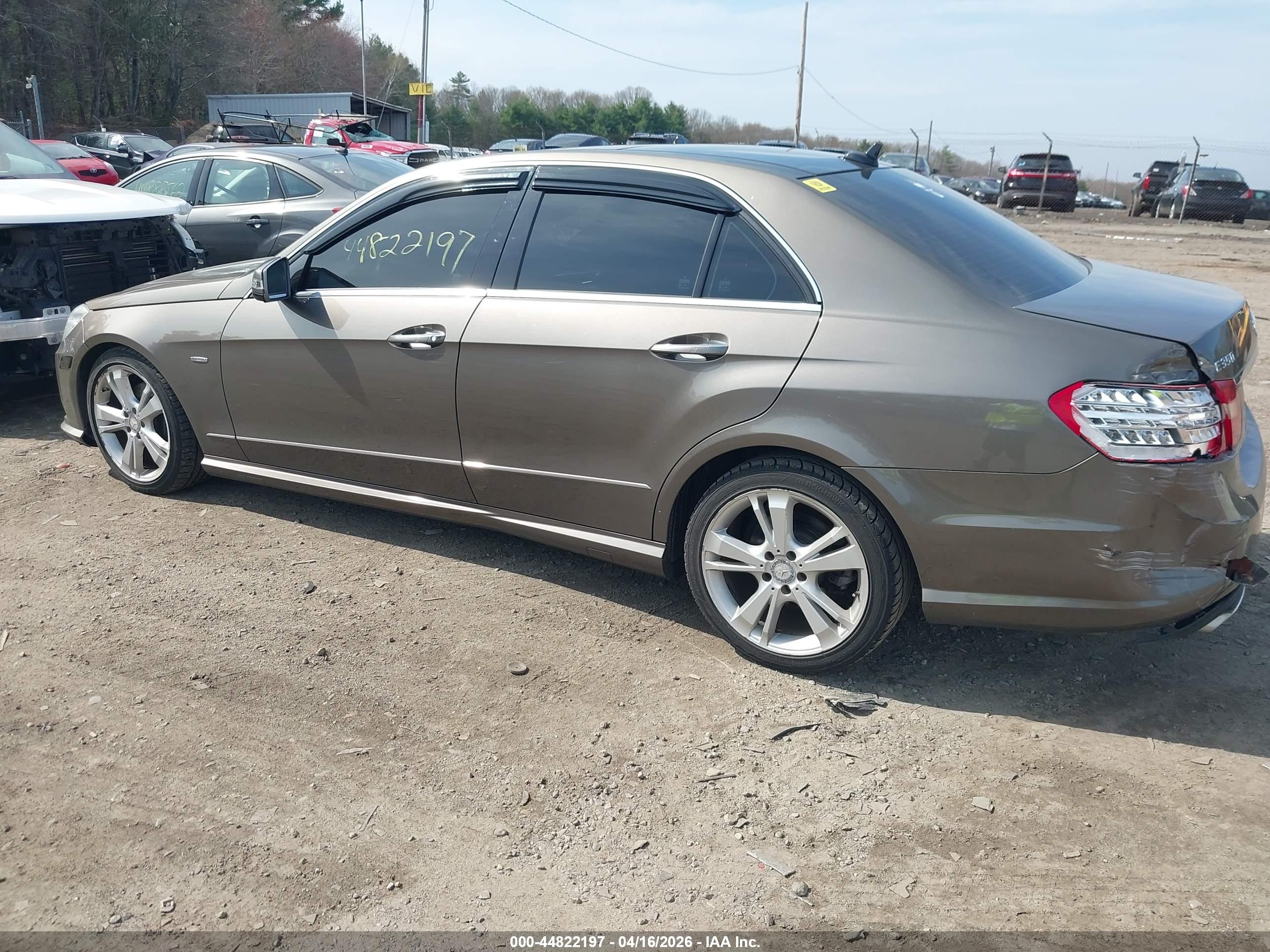 MERCEDES-BENZ E image 3