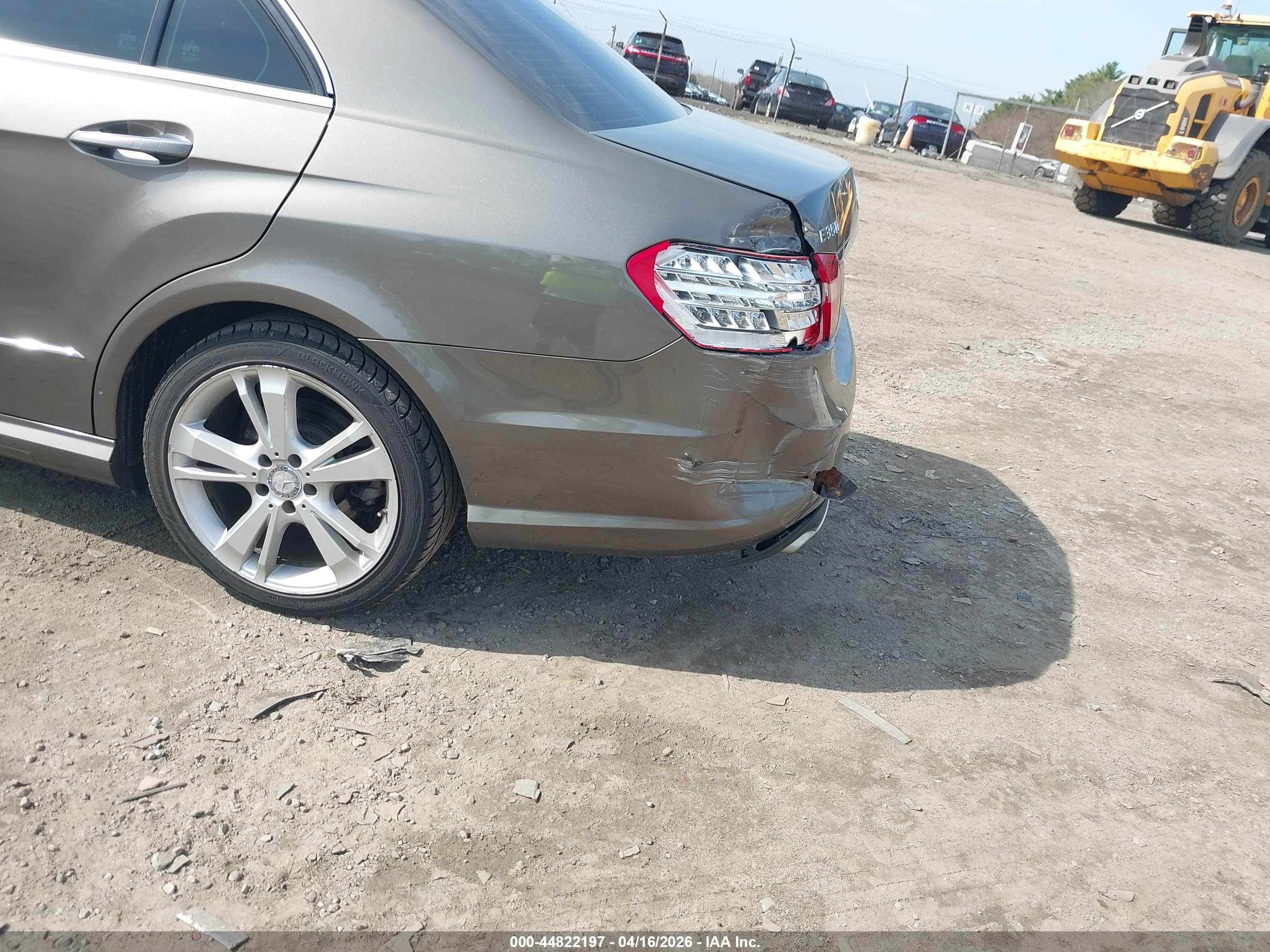 MERCEDES-BENZ E image 6