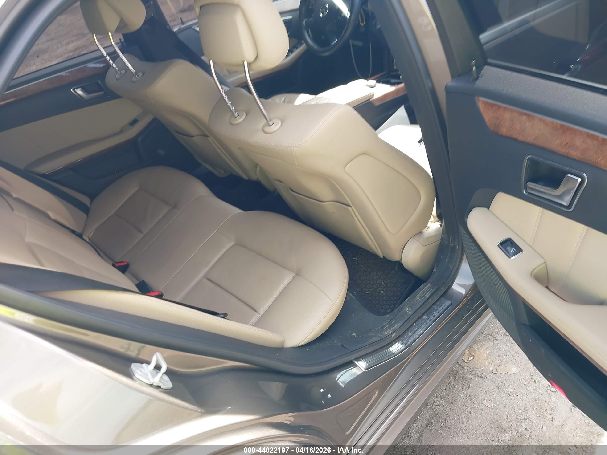 MERCEDES-BENZ E image 8