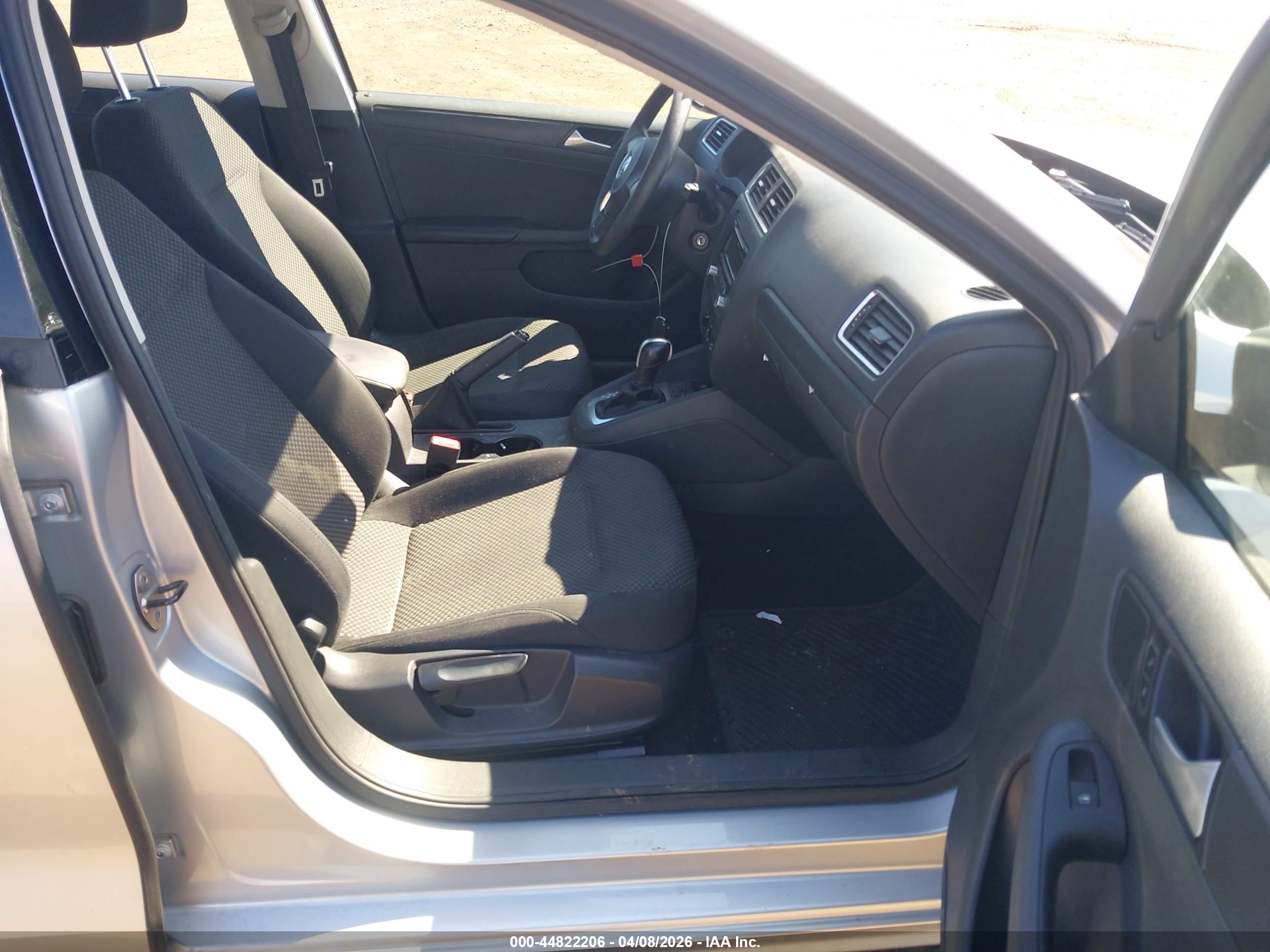 VOLKSWAGEN JETTA image 5